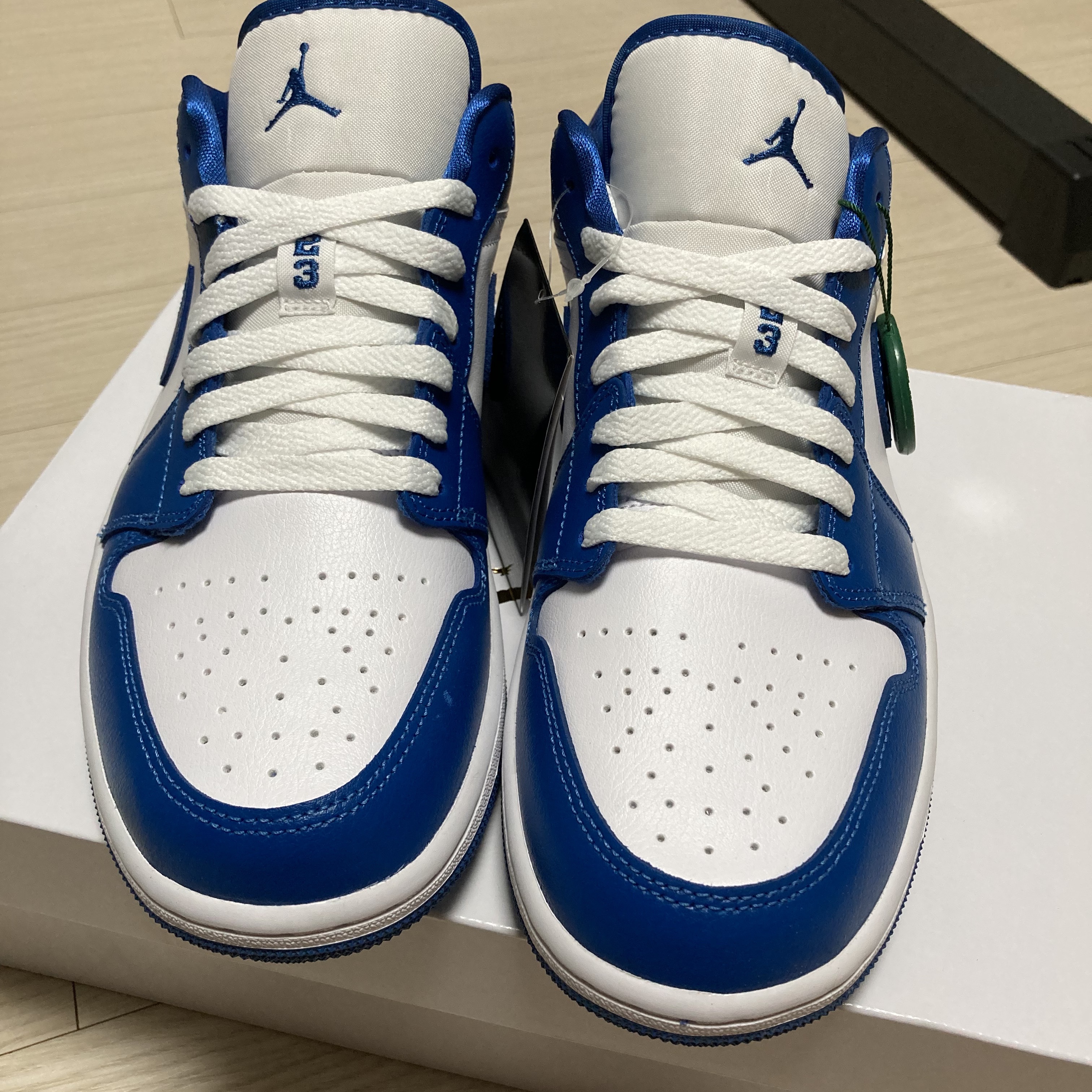 (W) Jordan 1 Low White Dark Marina Blue 착용 스타일 - 1