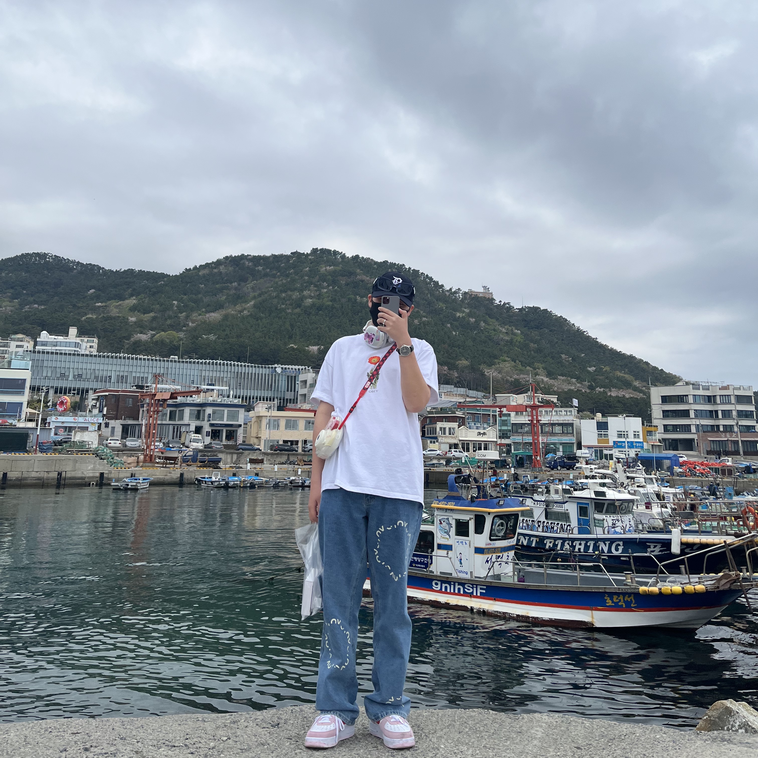 Nike Air Force 1 '07 QS Valentine's Day, Apple AirPods Max Lightning Silver (Korean Ver.) 착용 스타일