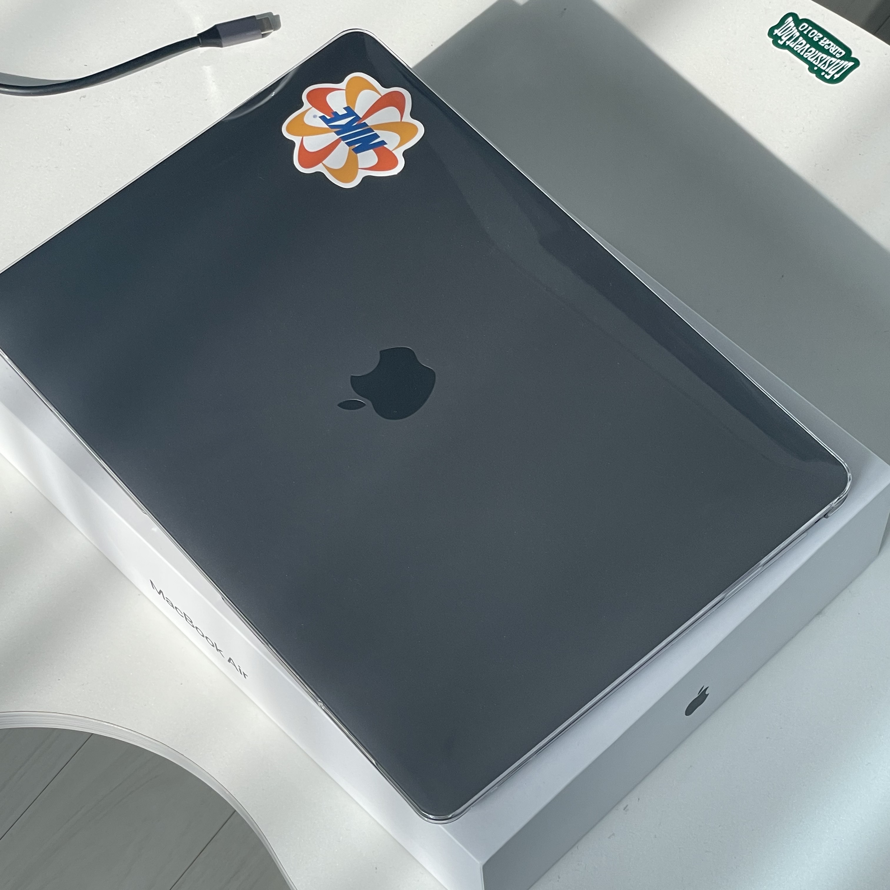 Apple 2020 MacBook Air 13 M1 512GB SSD / 8GB RAM Space Gray (Korean Ver.) 착용 스타일