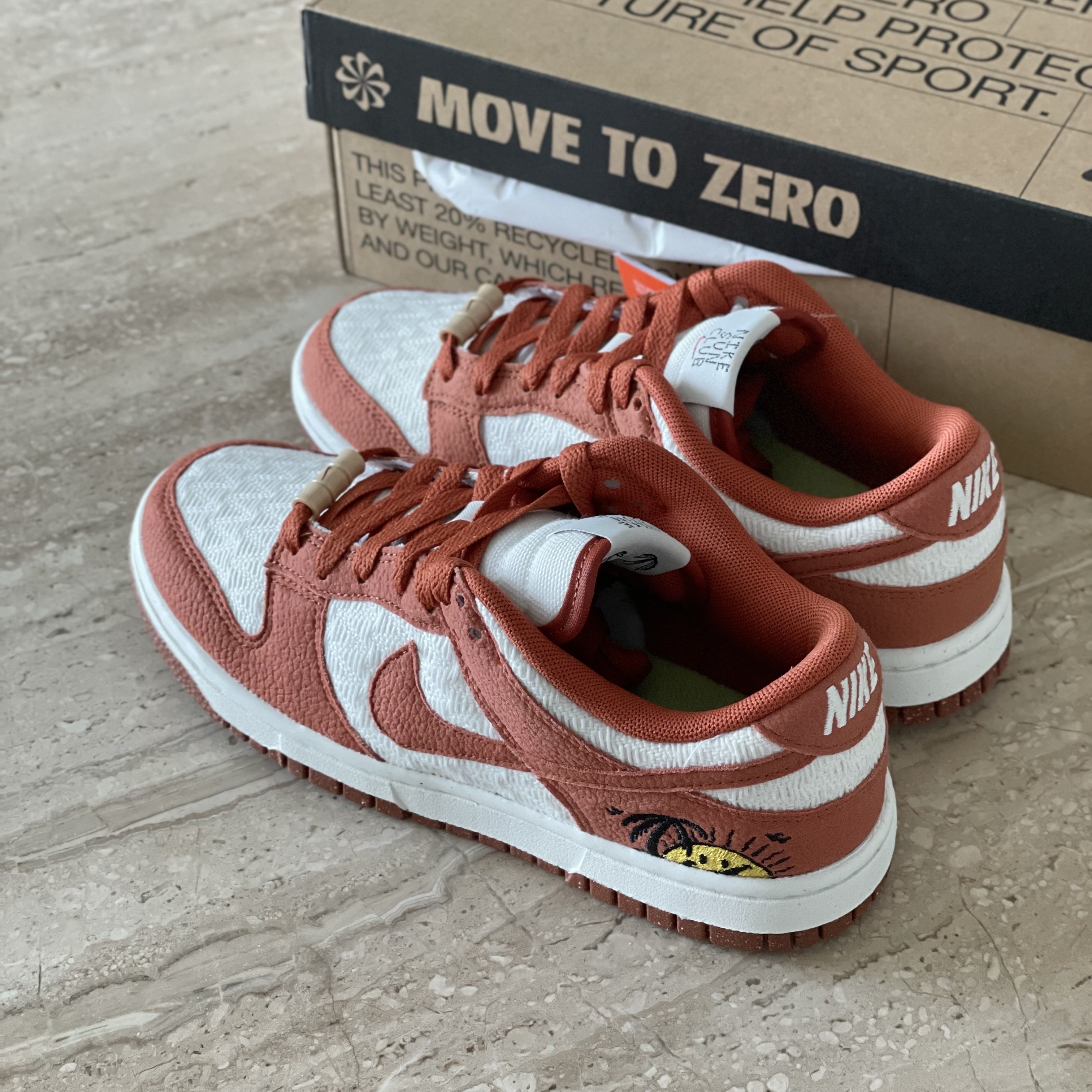 (W) Nike Dunk Low SE Sun Club Burnt Sunrise 착용 스타일 - 1
