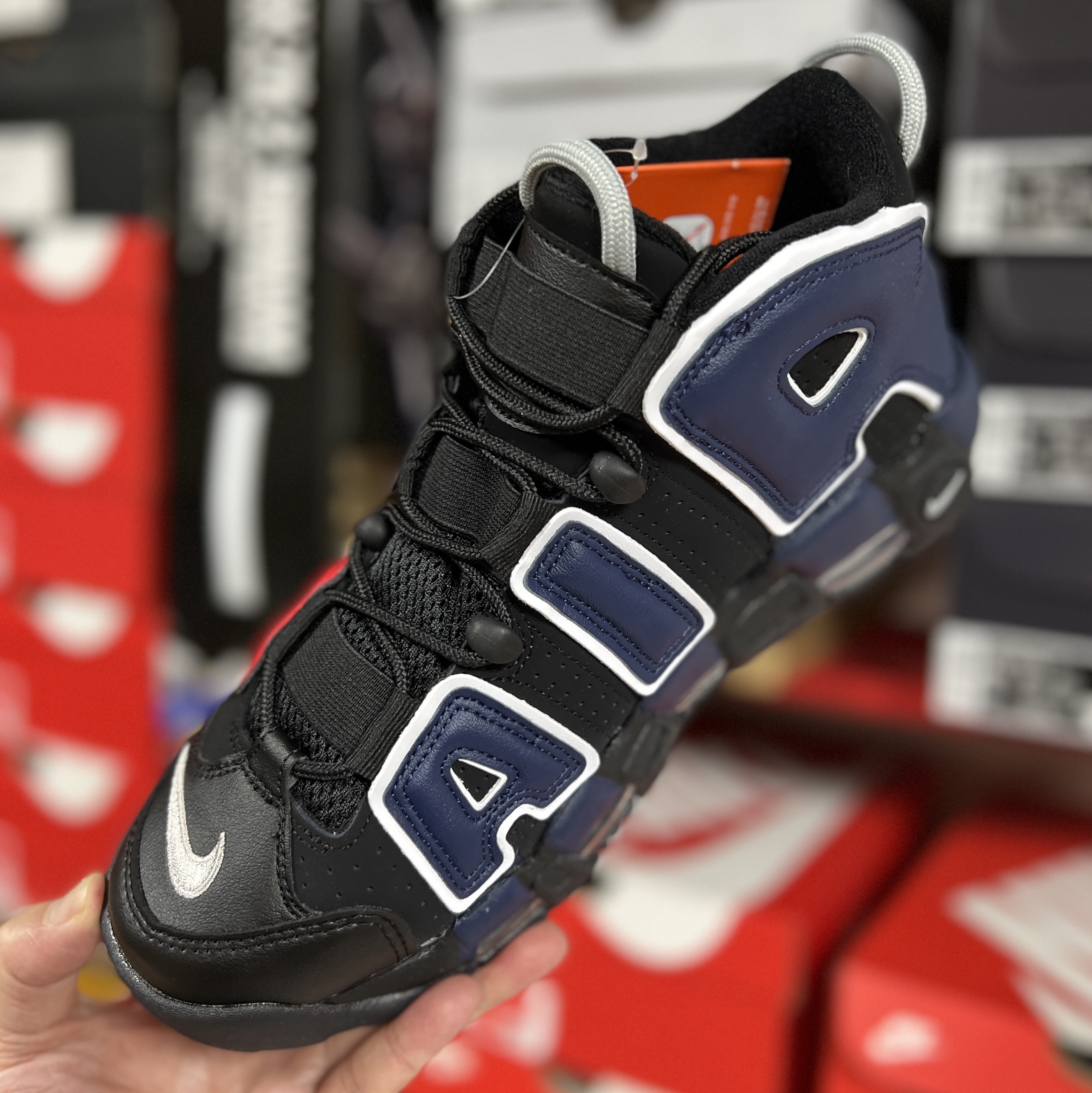 Nike Air More Uptempo 96 Black University Red 착용 스타일 - 3