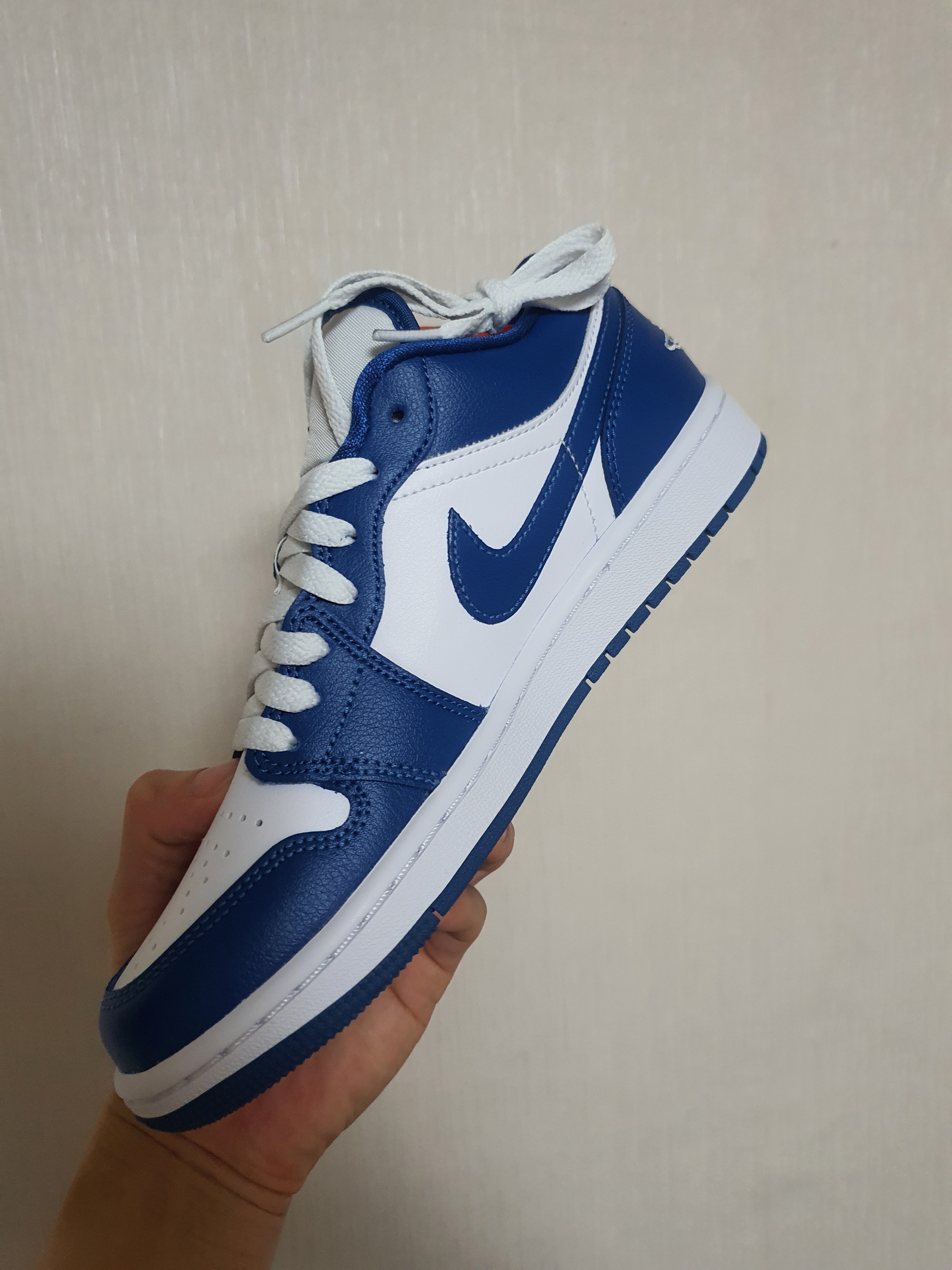 (W) Jordan 1 Low White Dark Marina Blue 착용 스타일 - 3