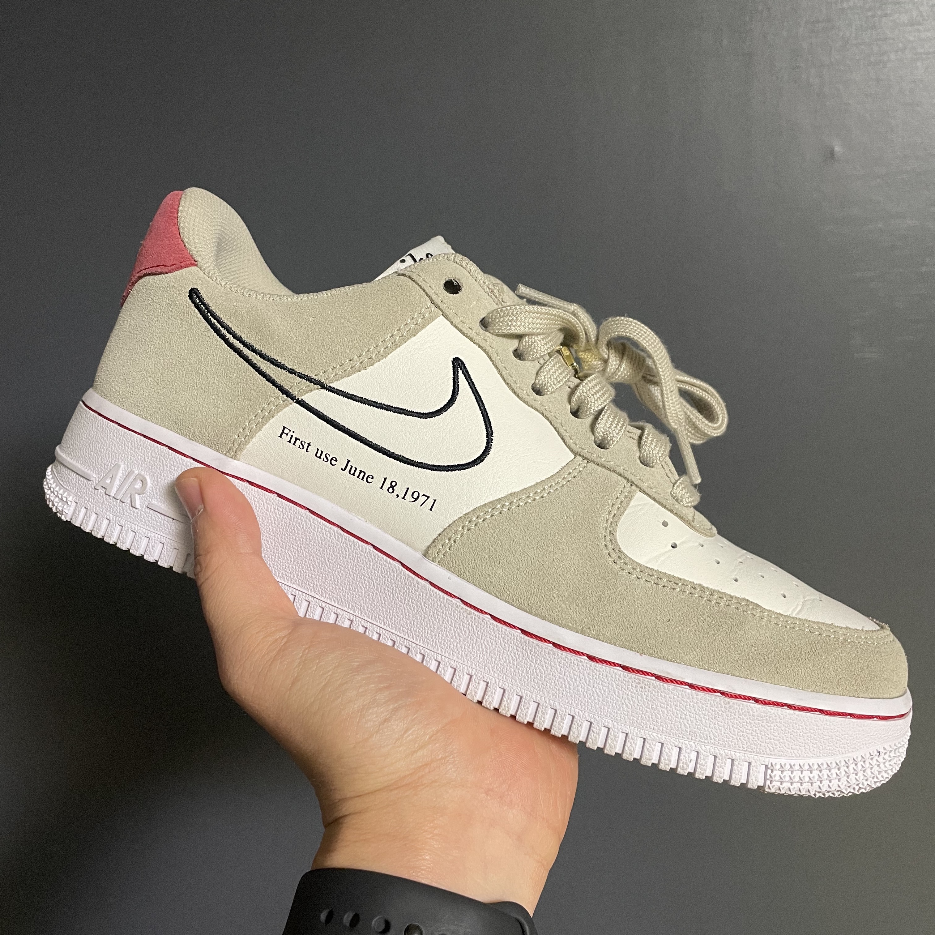Nike Air Force 1 '07 SE First Use Light Stone 착용 스타일