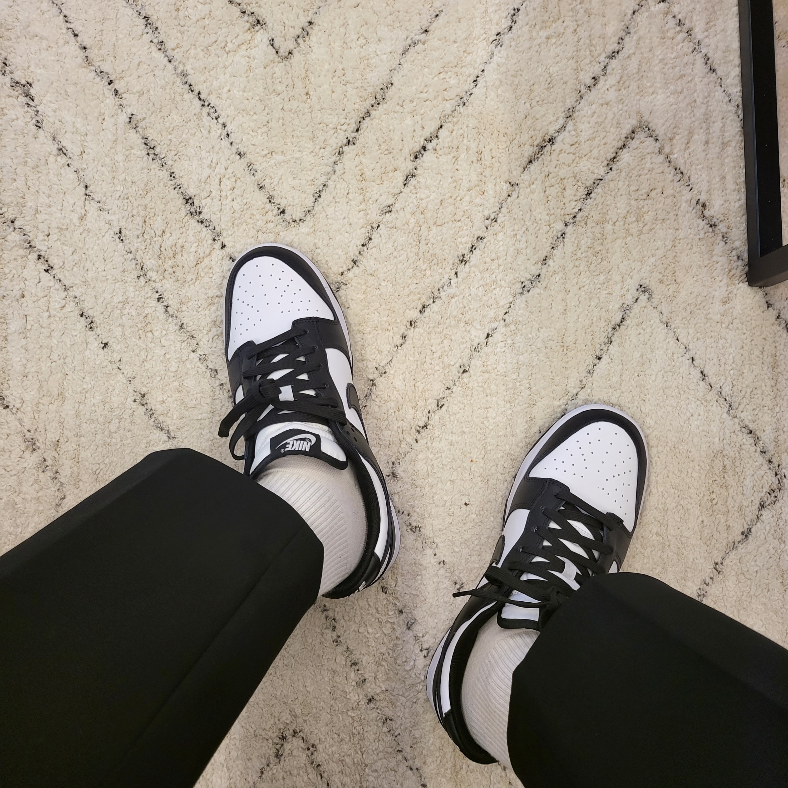 Nike Dunk Low Retro Black 착용 스타일 - 3