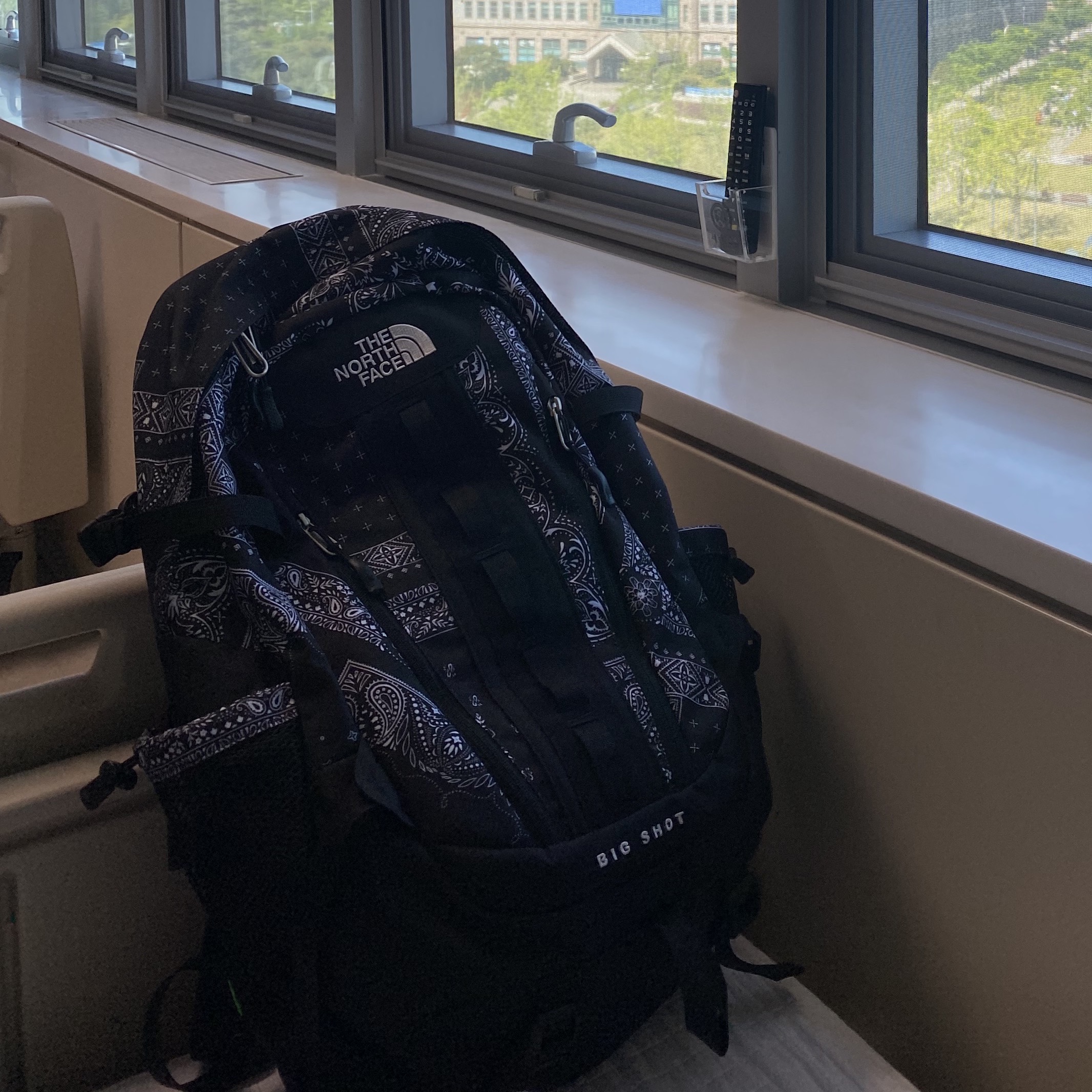 The North Face Big Shot Jet Black 착용 스타일