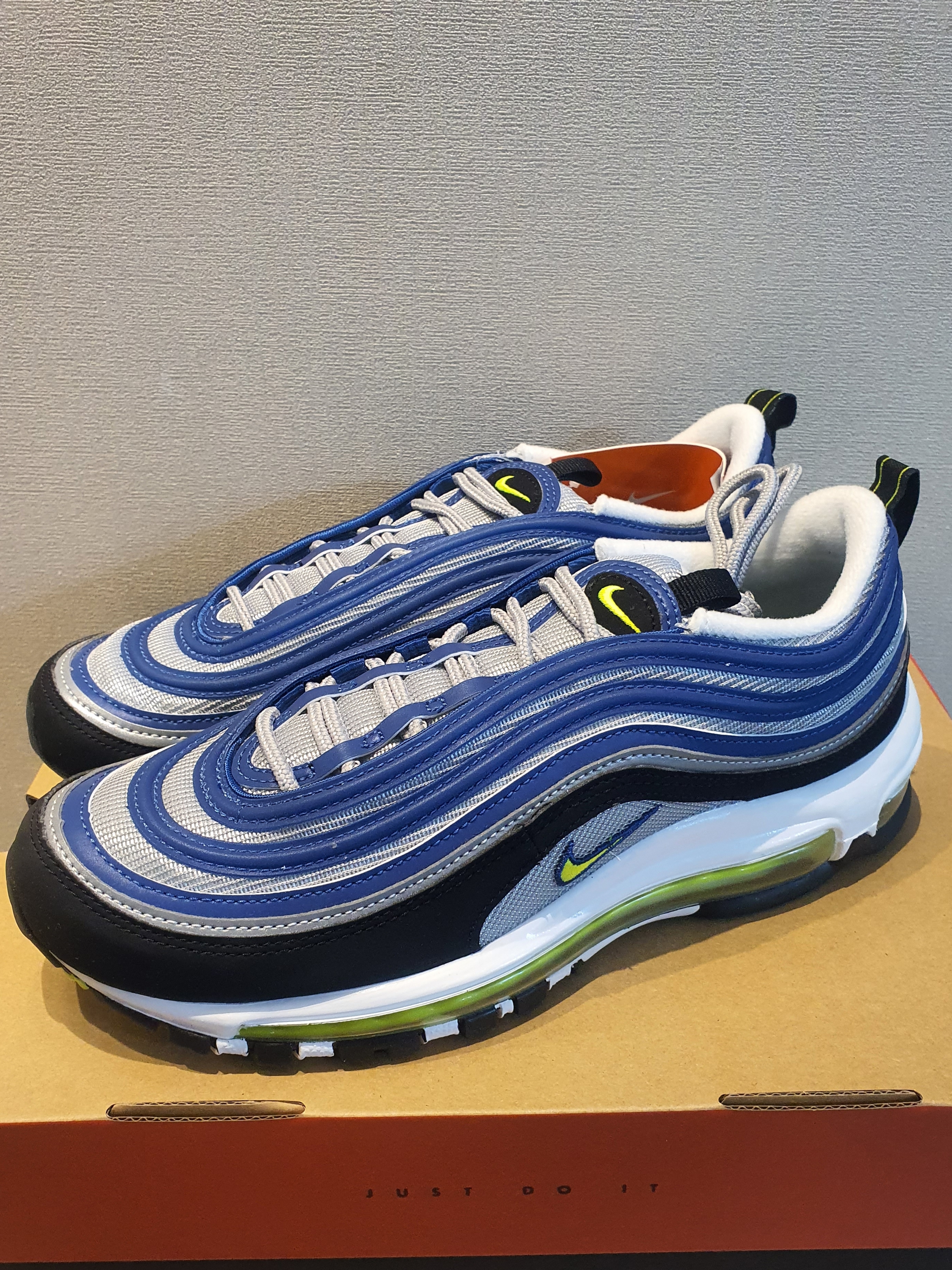 Nike Air Max 97 OG Atlantic Blue and Voltage Yellow 착용 스타일 - 1