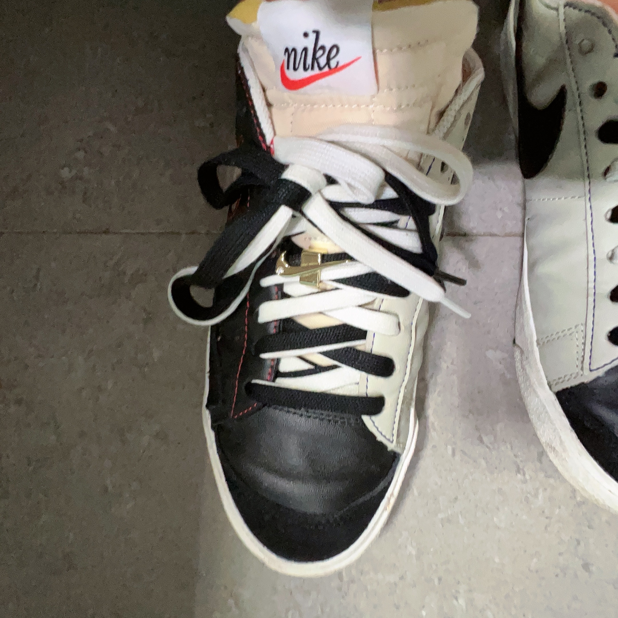 Nike Blazer Low '77 Premium Removable Swoosh Black 착용 스타일 - 2