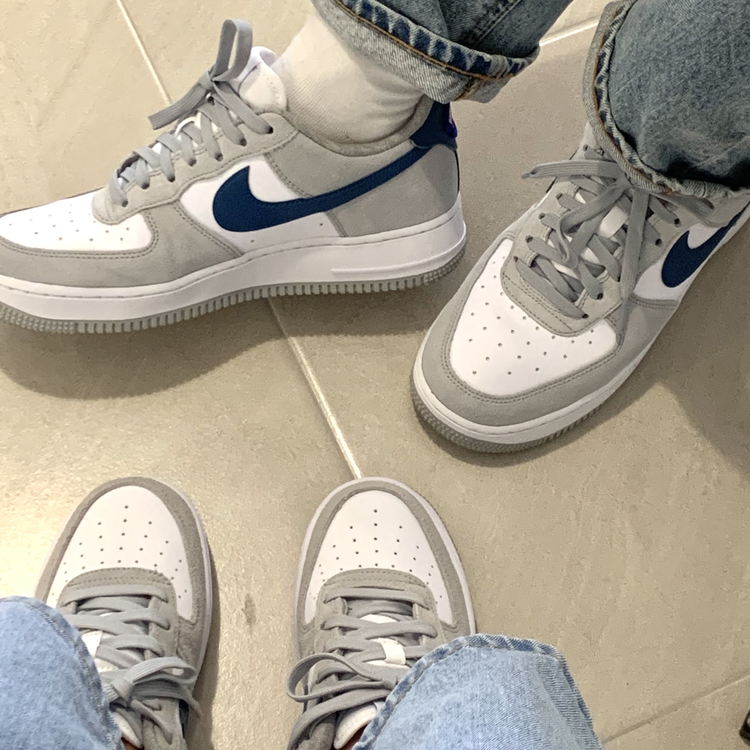 Nike Air Force 1 '07 LV8 Athletic Club Light Smoke Grey Marina, (GS) Nike Air Force 1 LV8 Athletic Club Light Smoke Grey Marina 착용 스타일 - 1
