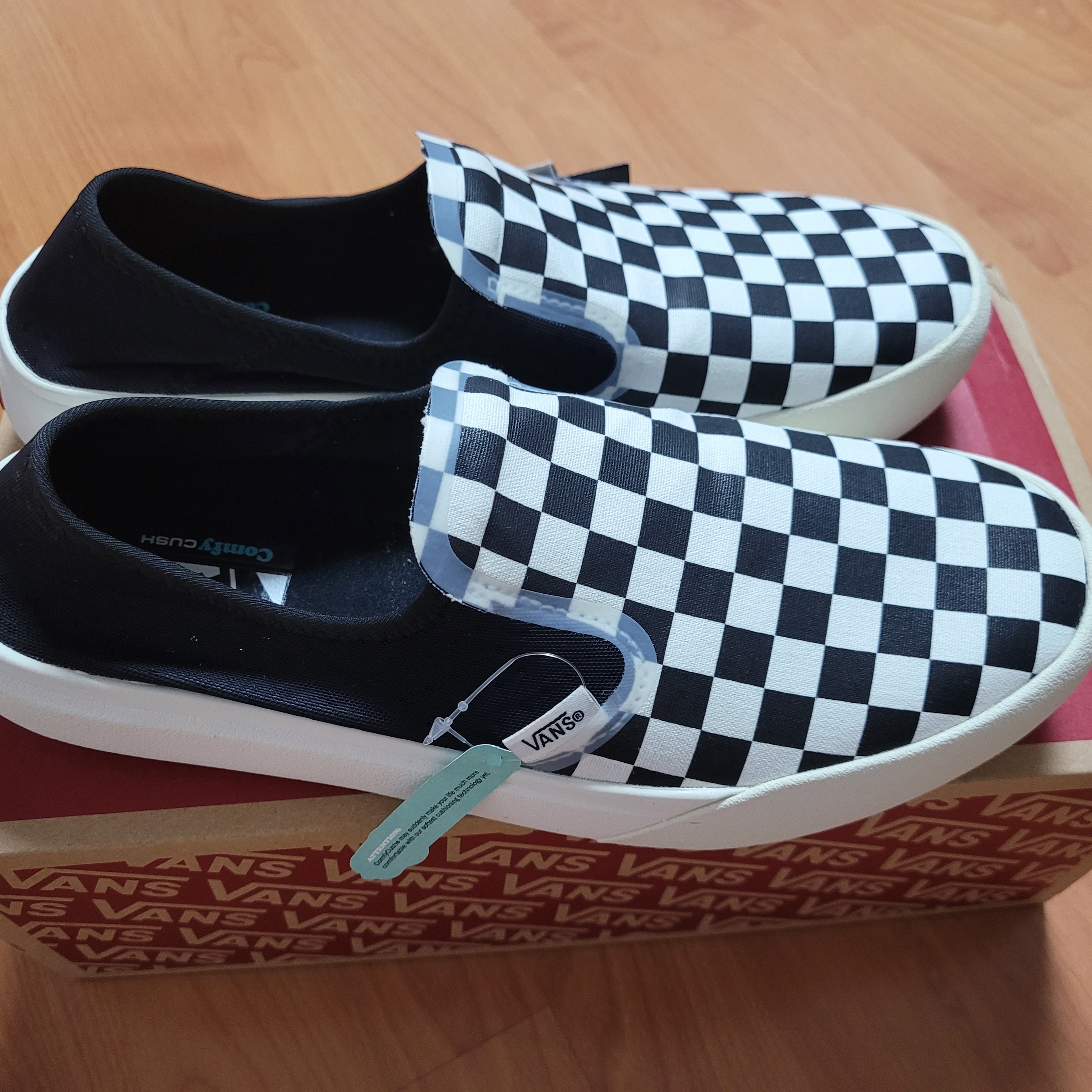 Vans Checkerboard Comfycush One Black 착용 스타일 - 5