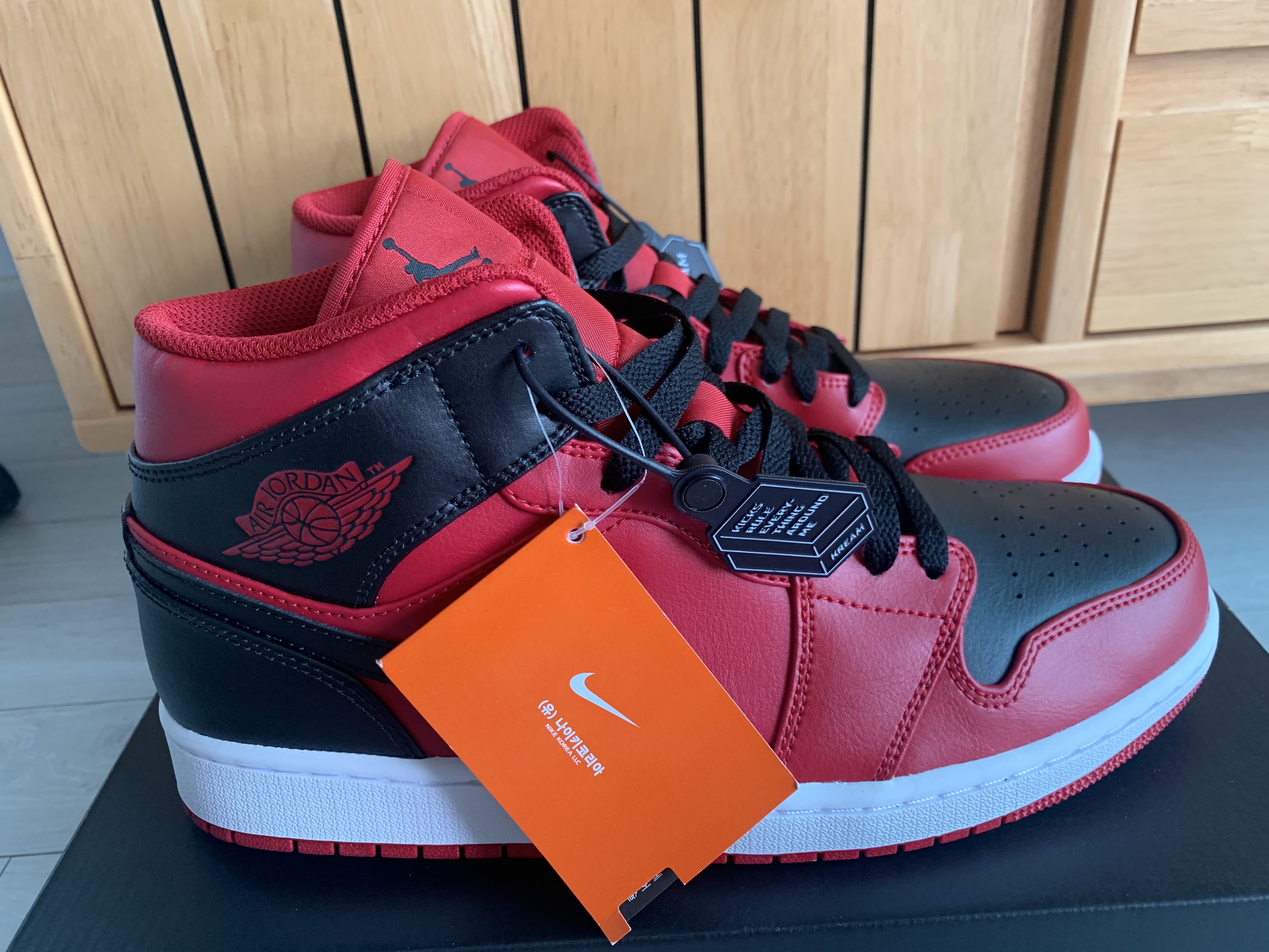 Jordan 1 Mid Reverse Bred 착용 스타일 - 1