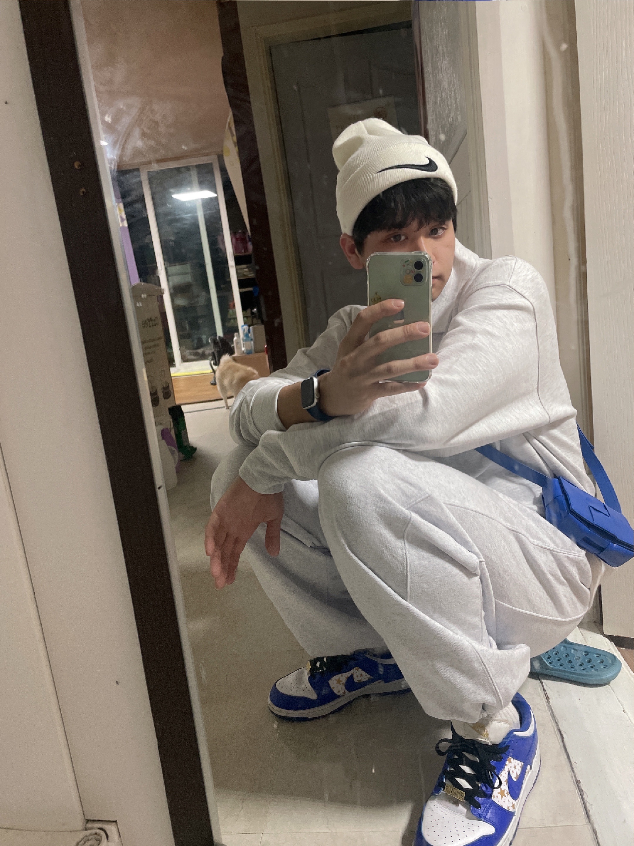 Nike x Supreme SB Dunk Low Hyper Blue, Nike x Stussy Cuff Beanie White 착용 스타일