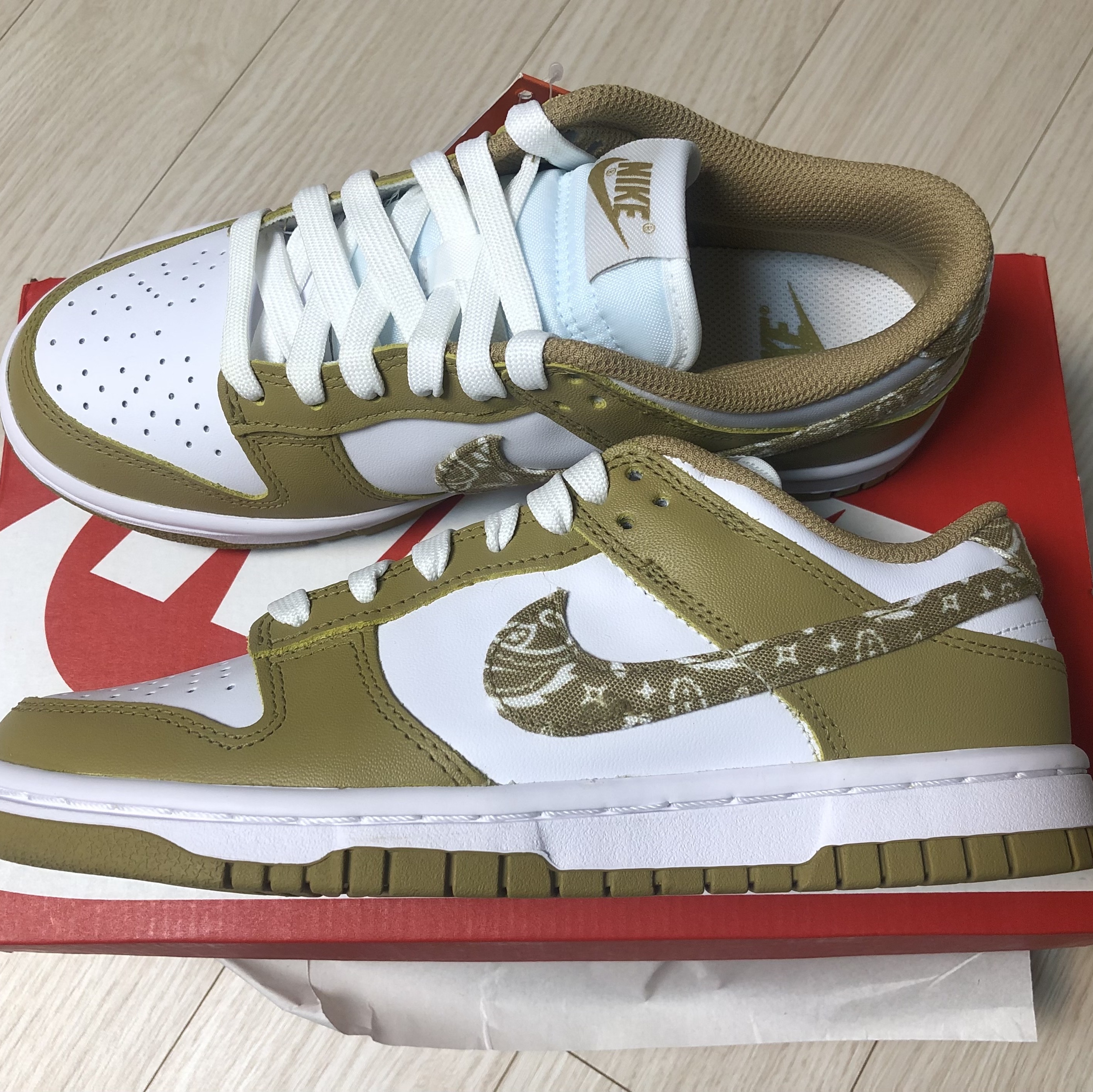 (W) Nike Dunk Low Essential Barley Paisley 착용 스타일 - 2