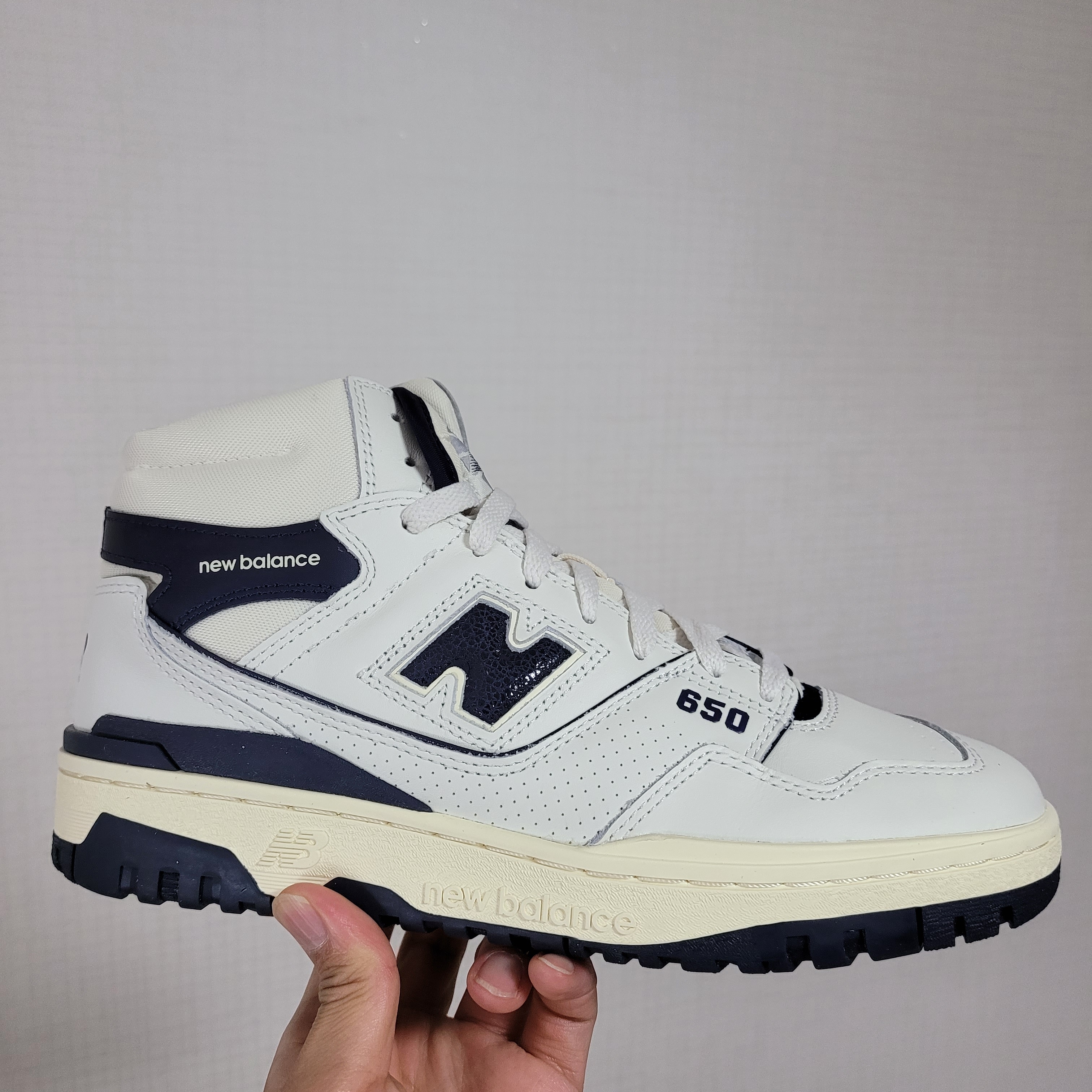 New Balance x Aime Leon Dore 650R White Navy 착용 스타일