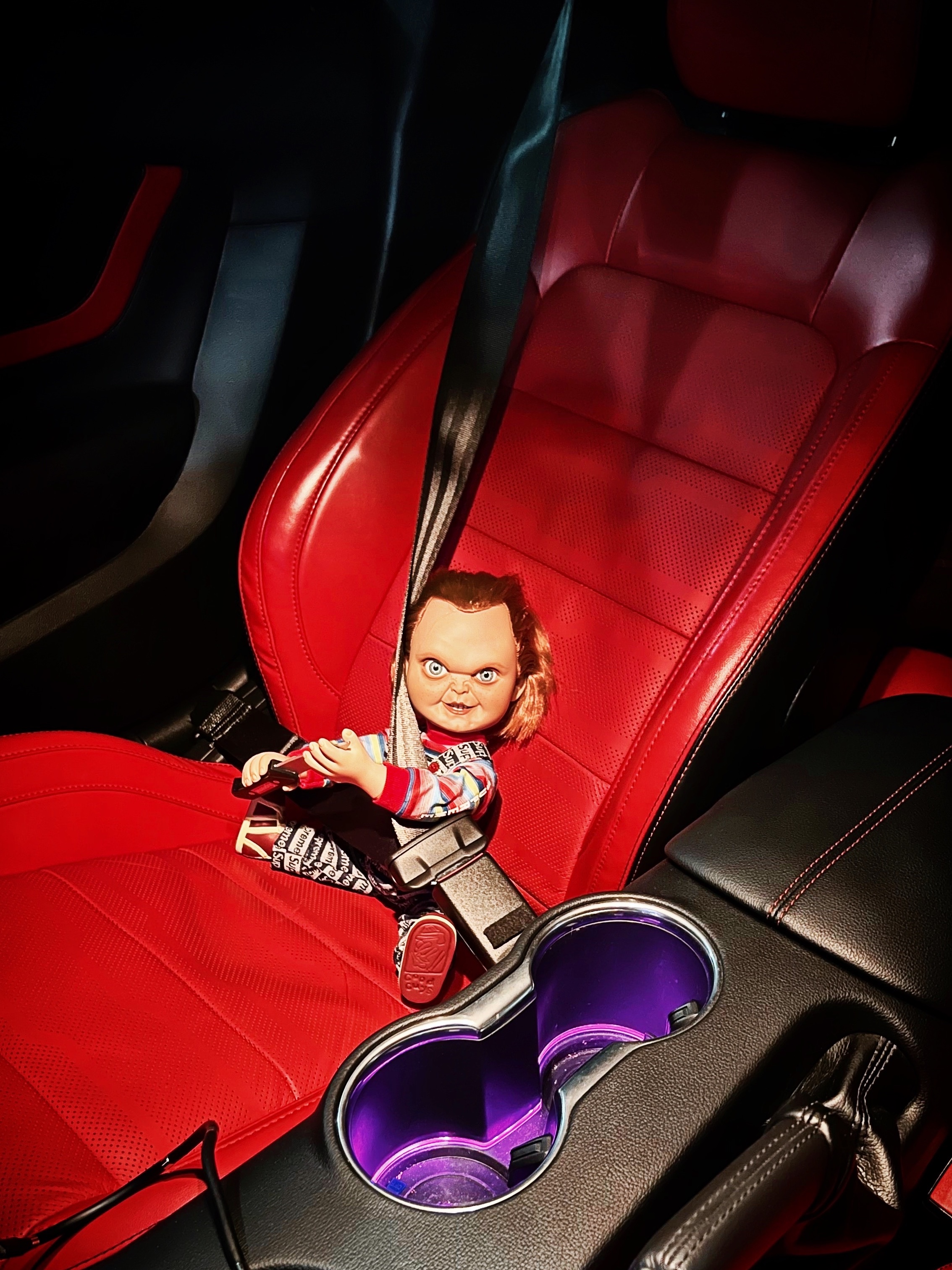 Supreme Chucky Doll - 20FW, Supreme Leather Camp Cap Black - 21SS 착용 스타일 - 1