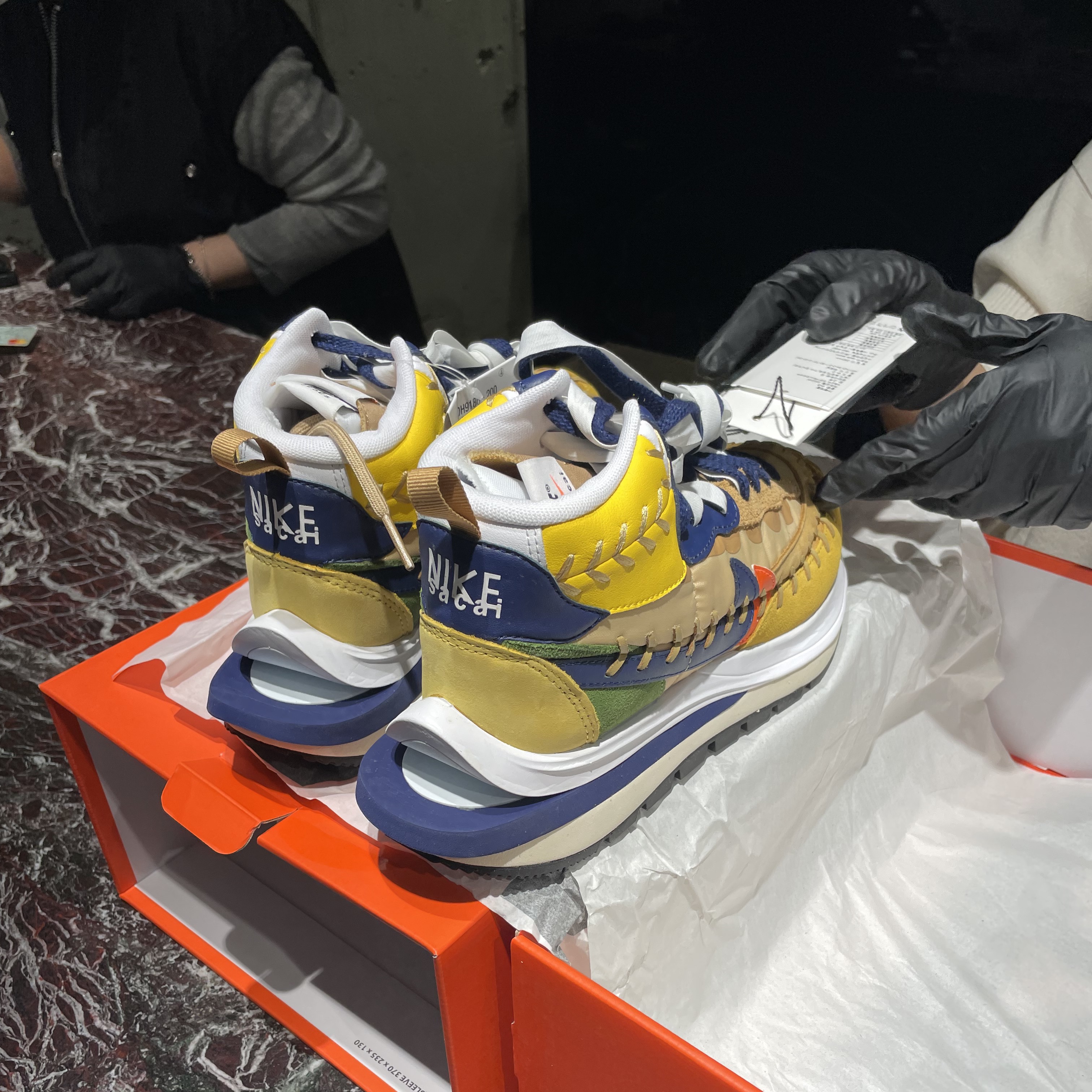 Nike x Sacai x Jean Paul Gaultier VaporWaffle Sesame Blue Void 착용 스타일
