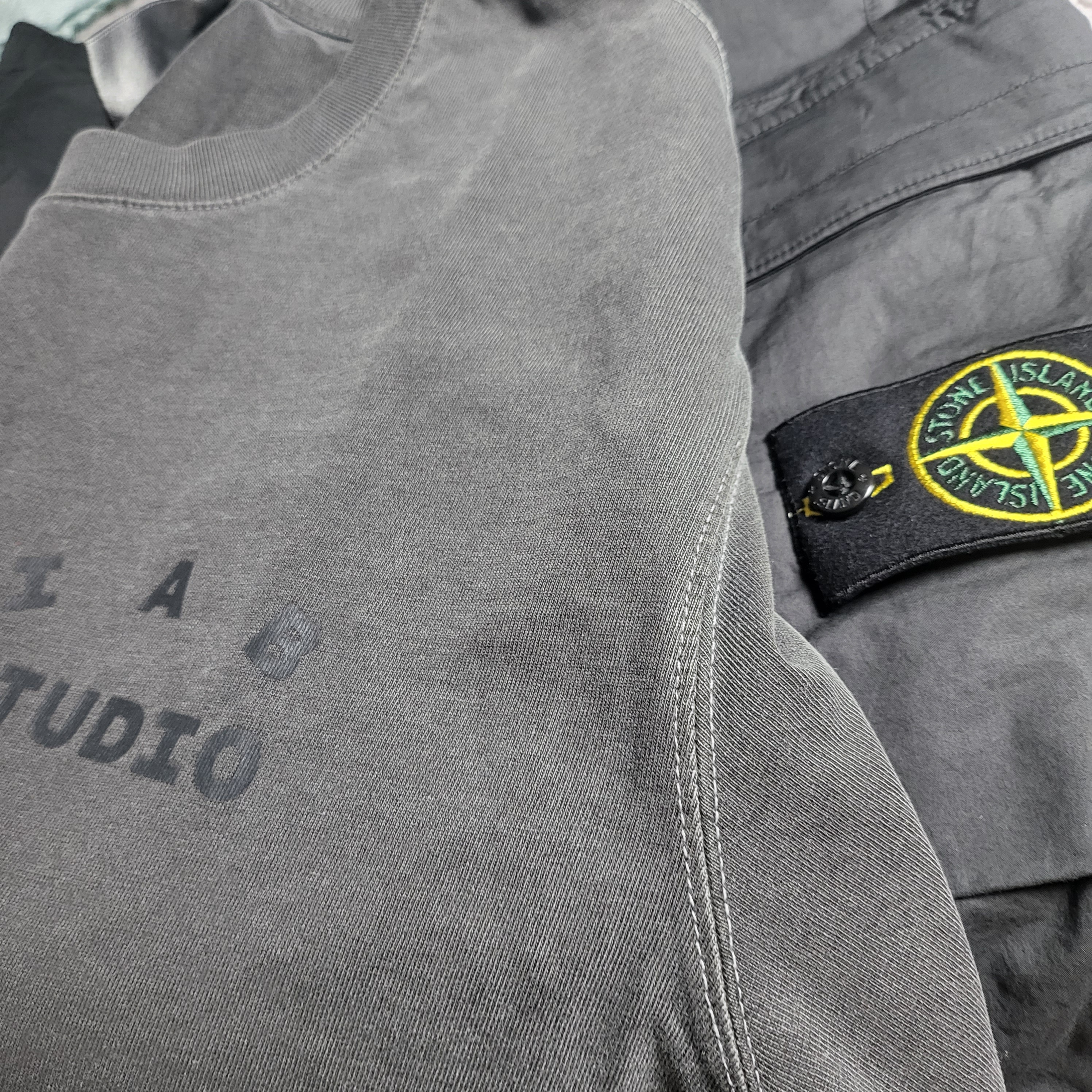 IAB Studio Pigment T-Shirt Black, Stone Island 31303 Stretch Cotton Tela Paracadute Cargo Pants Black - 22SS 착용 스타일