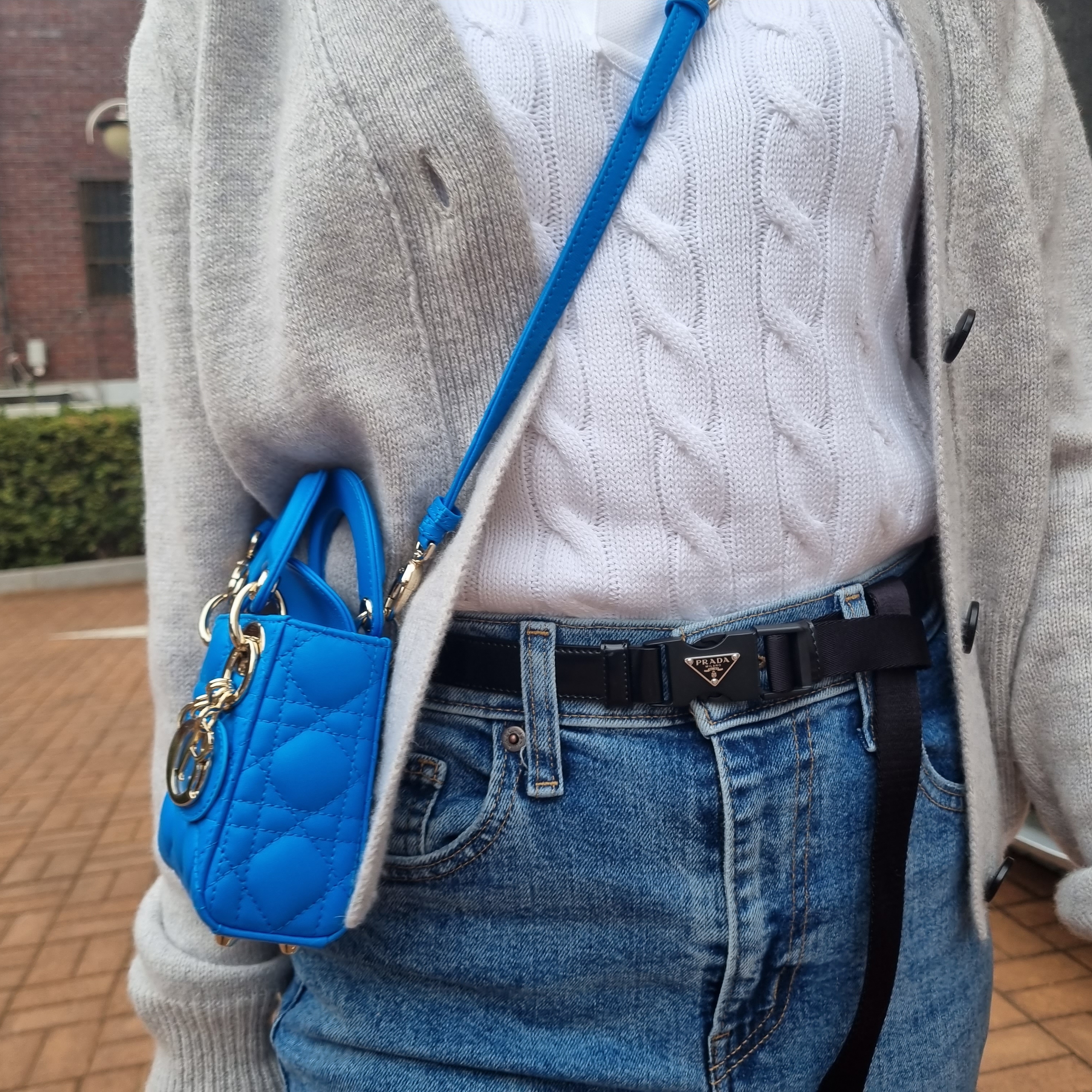 Dior Micro Lady Bag Cannage Lambskin Black Gold, Dior Lady Nano Pouch Patent Cannage Calfskin Black 착용 스타일 - 1