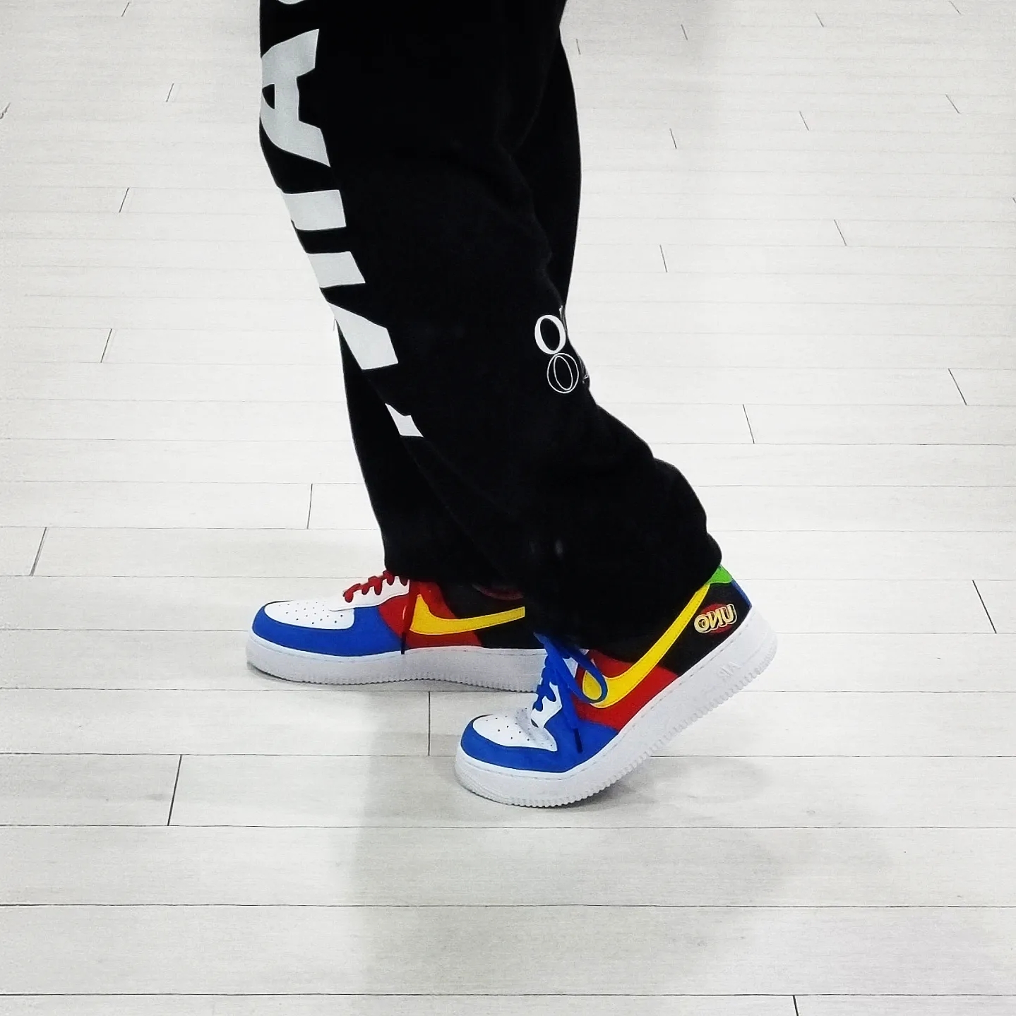 Nike x UNO Air Force 1 '07 QS White Yellow Zest 착용 스타일 - 1