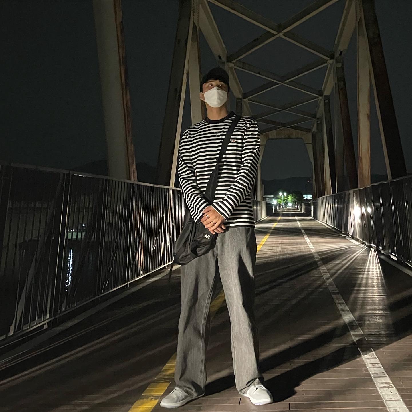 Jordan 1 Low Golf Wolf Grey, Maison Kitsune Tricolor Fox Patch Classic Marin T-Shirt Black 착용 스타일