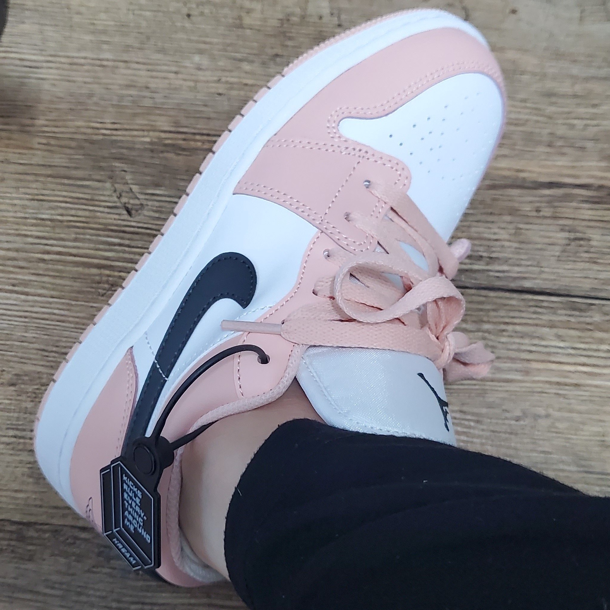 (GS) Jordan 1 Low Light Arctic Pink 착용 스타일 - 2