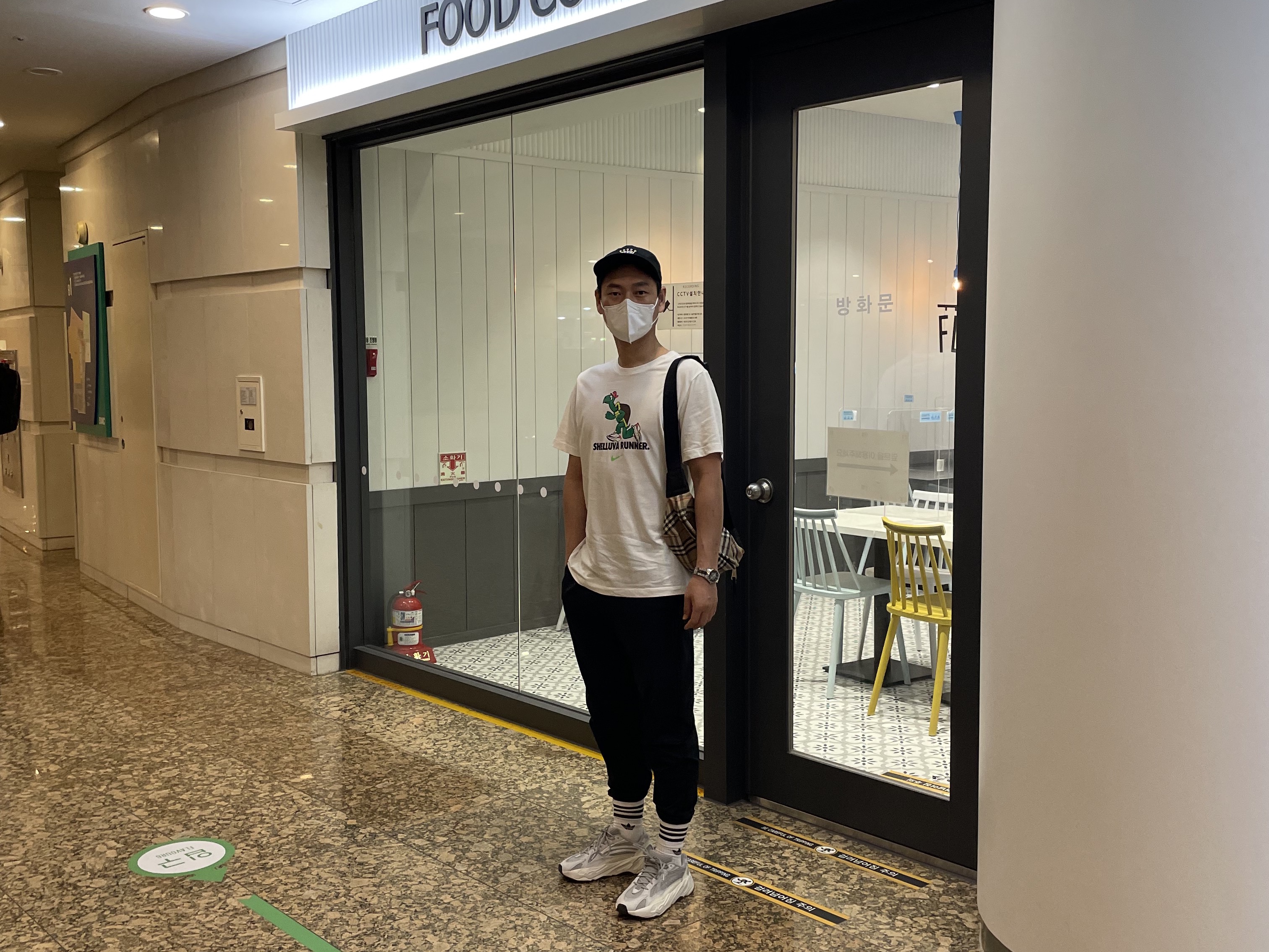 Adidas Yeezy Boost 700 V2 Static 2022 착용 스타일