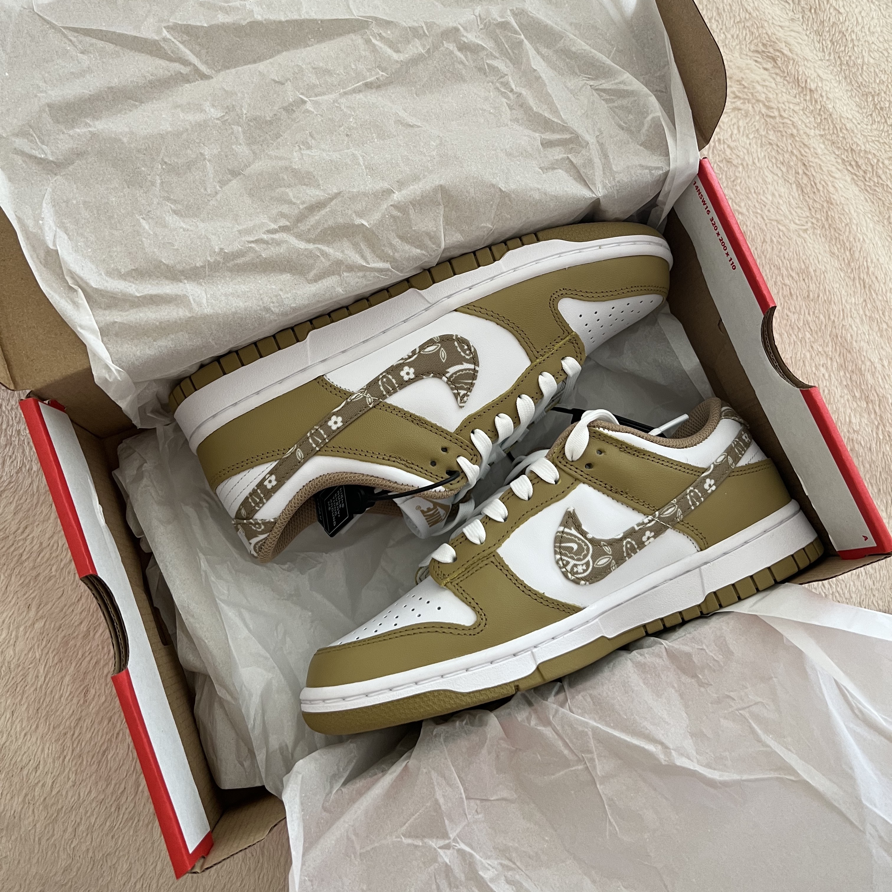 (W) Nike Dunk Low Essential Barley Paisley 착용 스타일 - 1