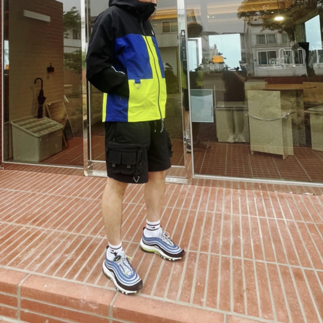 Nike Air Max 97 OG Atlantic Blue and Voltage Yellow, Nike ACG Cargo Shorts Black - Asia 착용 스타일