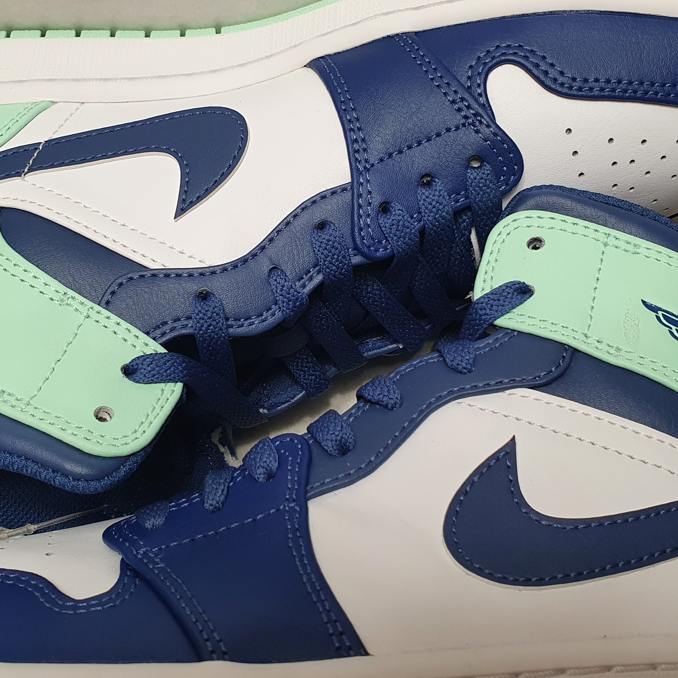 Jordan 1 Mid Blue Mint 착용 스타일