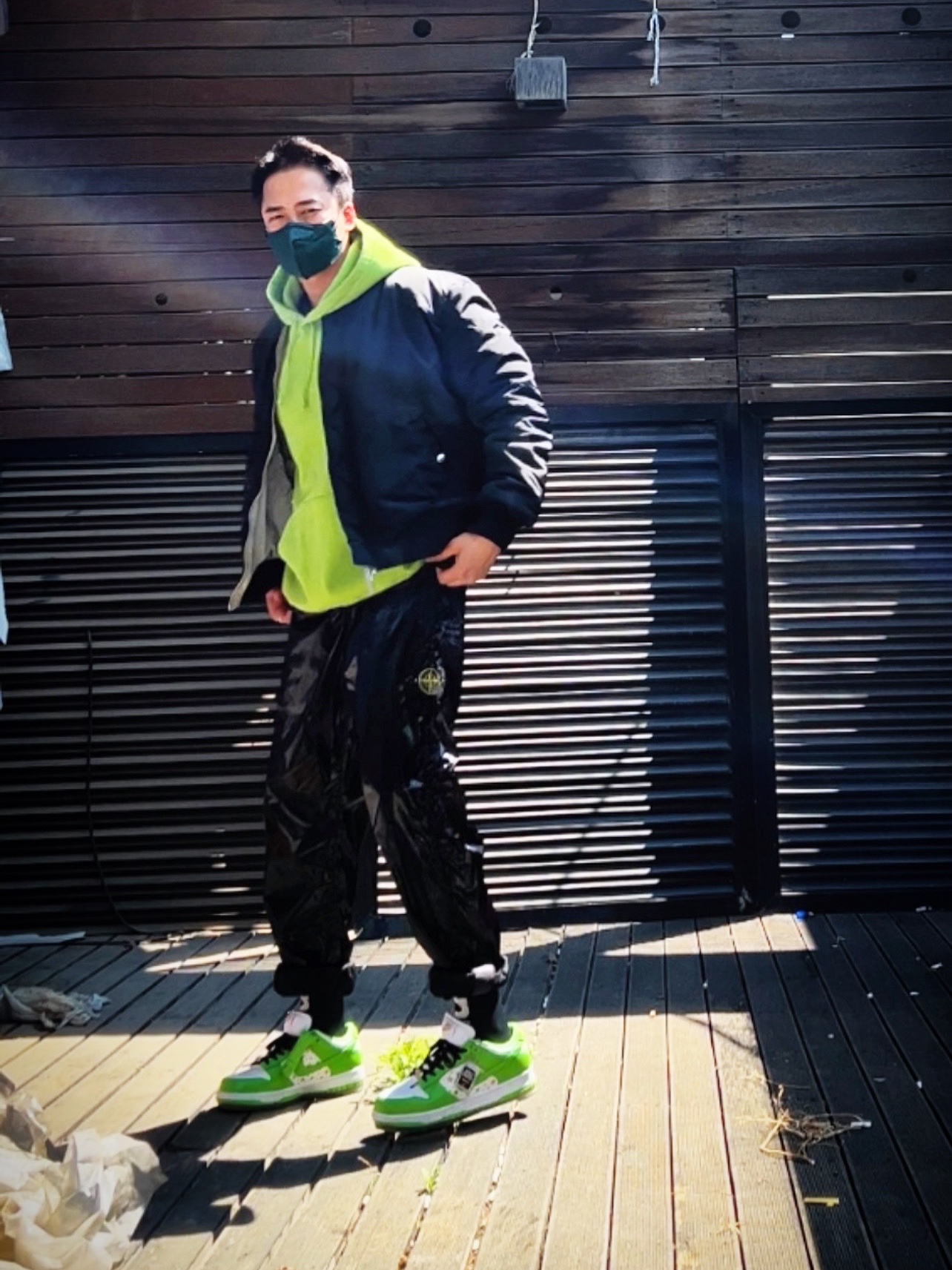 Supreme Leather Camp Cap Black - 21SS, Supreme x Jean Paul Gaultier Reversible Backpack MA-1 Silver - 19SS 착용 스타일 - 1