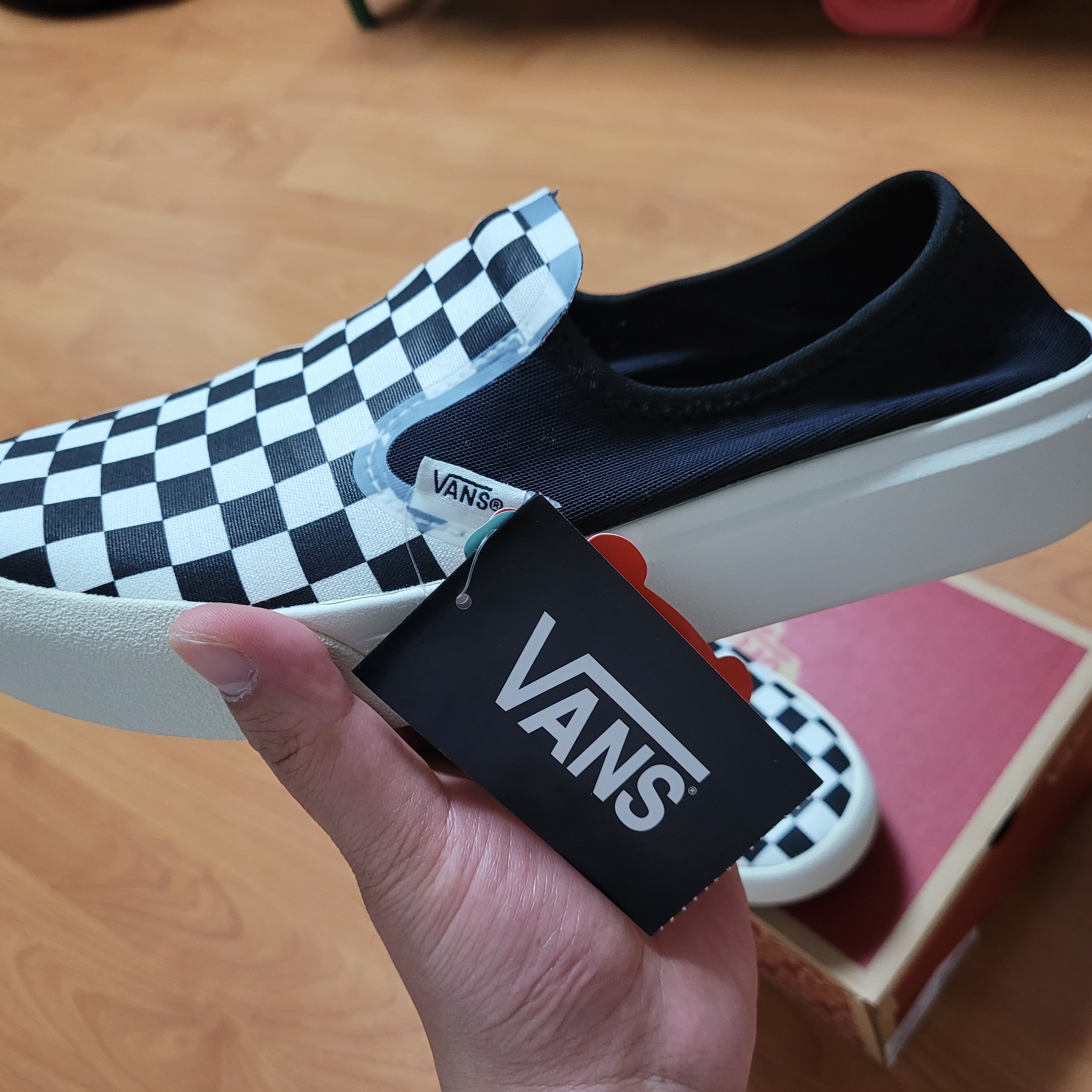 Vans Checkerboard Comfycush One Black 착용 스타일 - 1