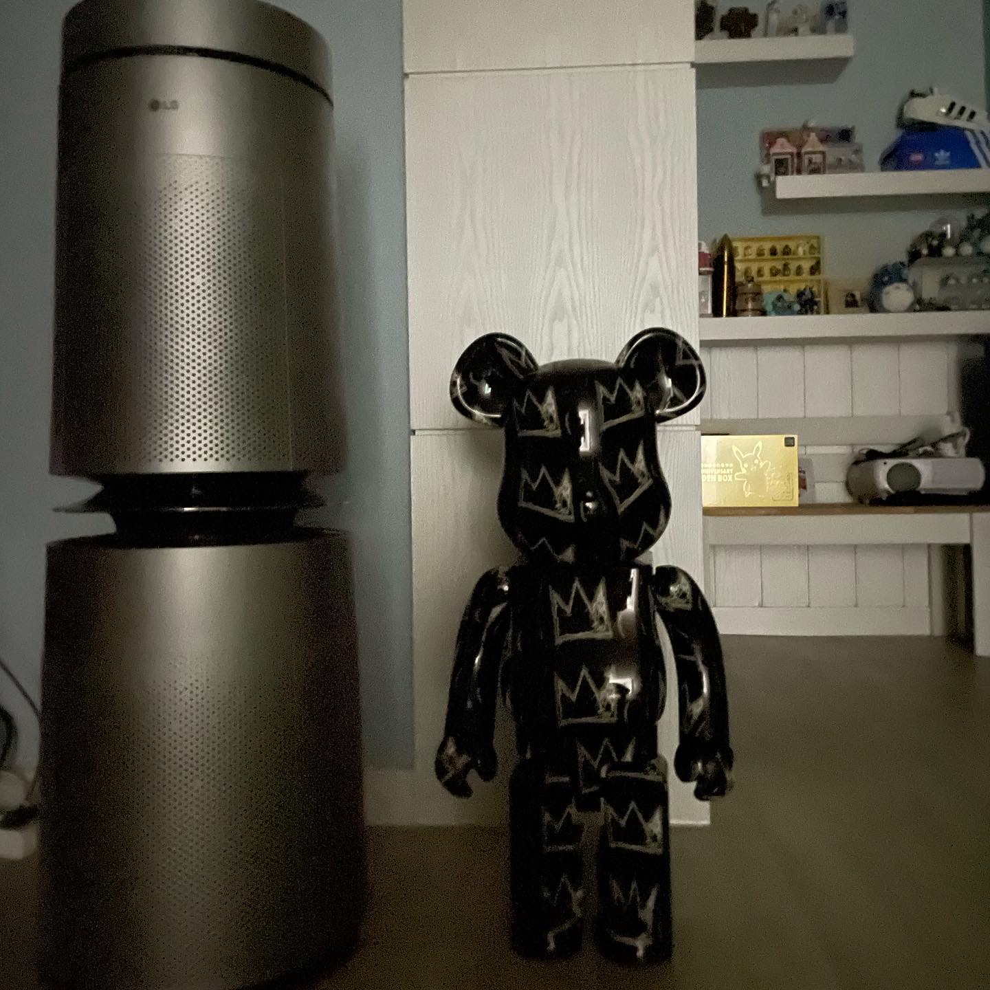 Bearbrick Jean-Michel Basquiat #8 1000% 착용 스타일