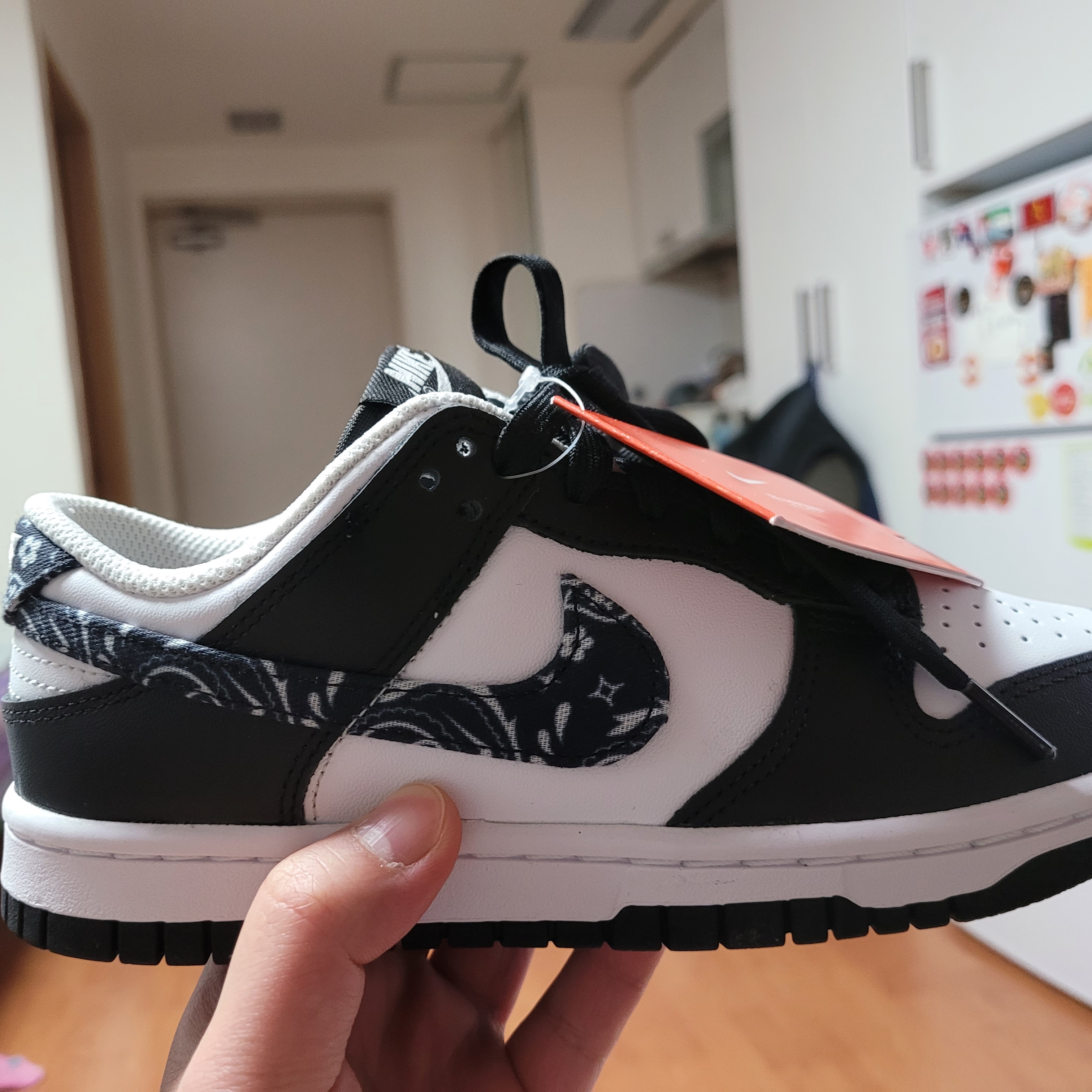 (W) Nike Dunk Low Essential Black Paisley 착용 스타일 - 1