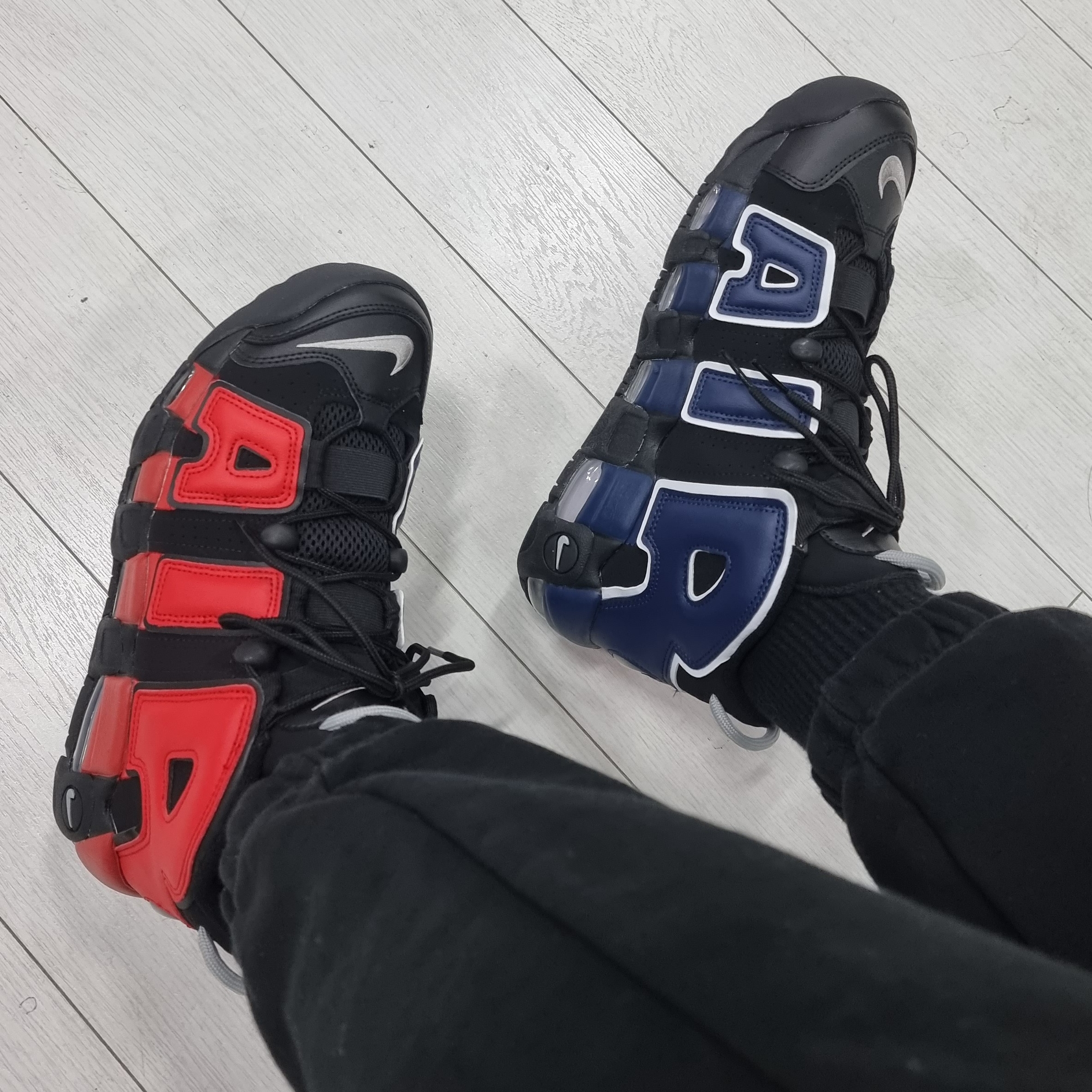 Nike Air More Uptempo 96 Black University Red 착용 스타일 - 3