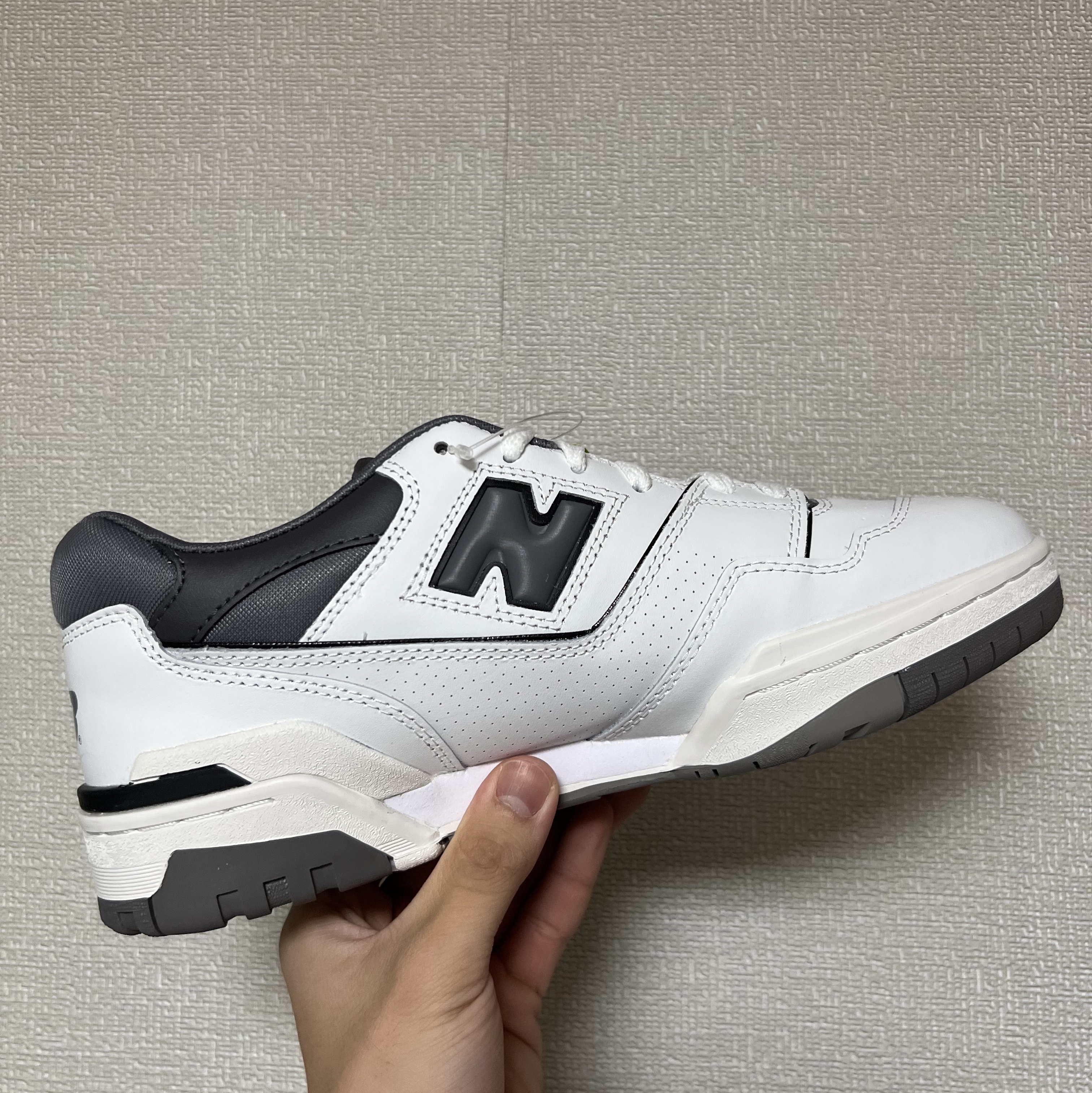 New Balance 550 White Grey Dark Grey - 2E Wide 착용 스타일 - 2