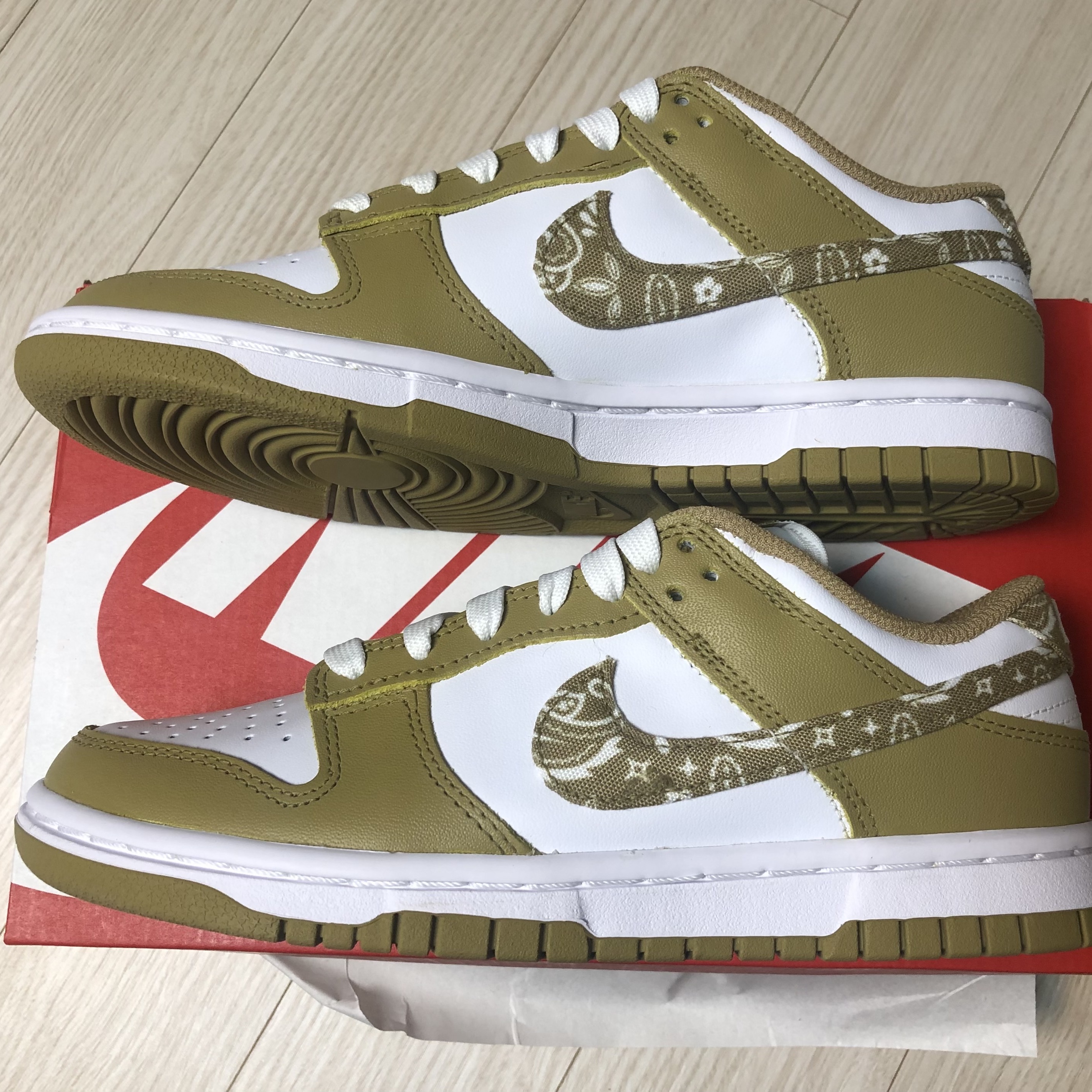 (W) Nike Dunk Low Essential Barley Paisley 착용 스타일 - 3