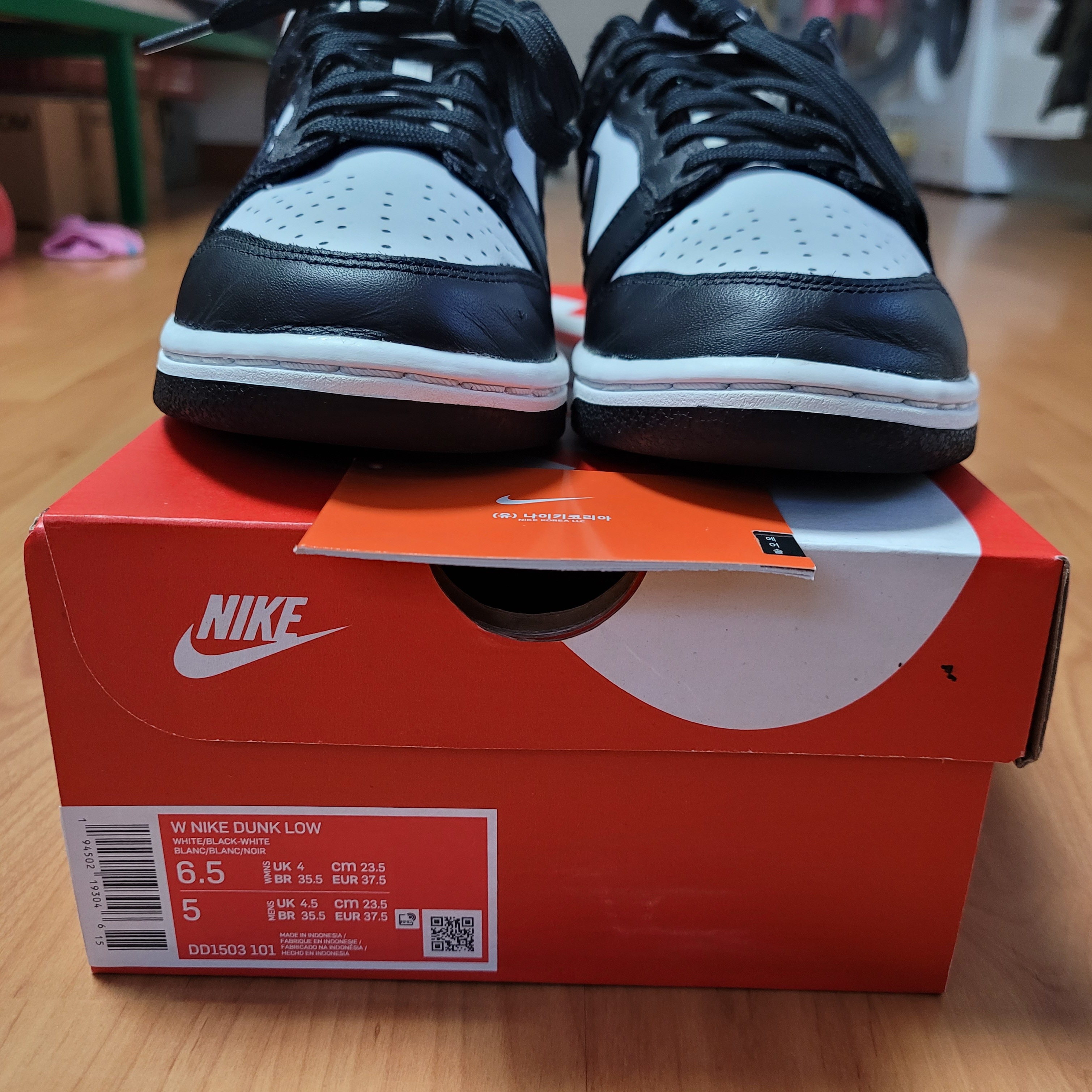 (W) Nike Dunk Low Essential Black Paisley 착용 스타일 - 3