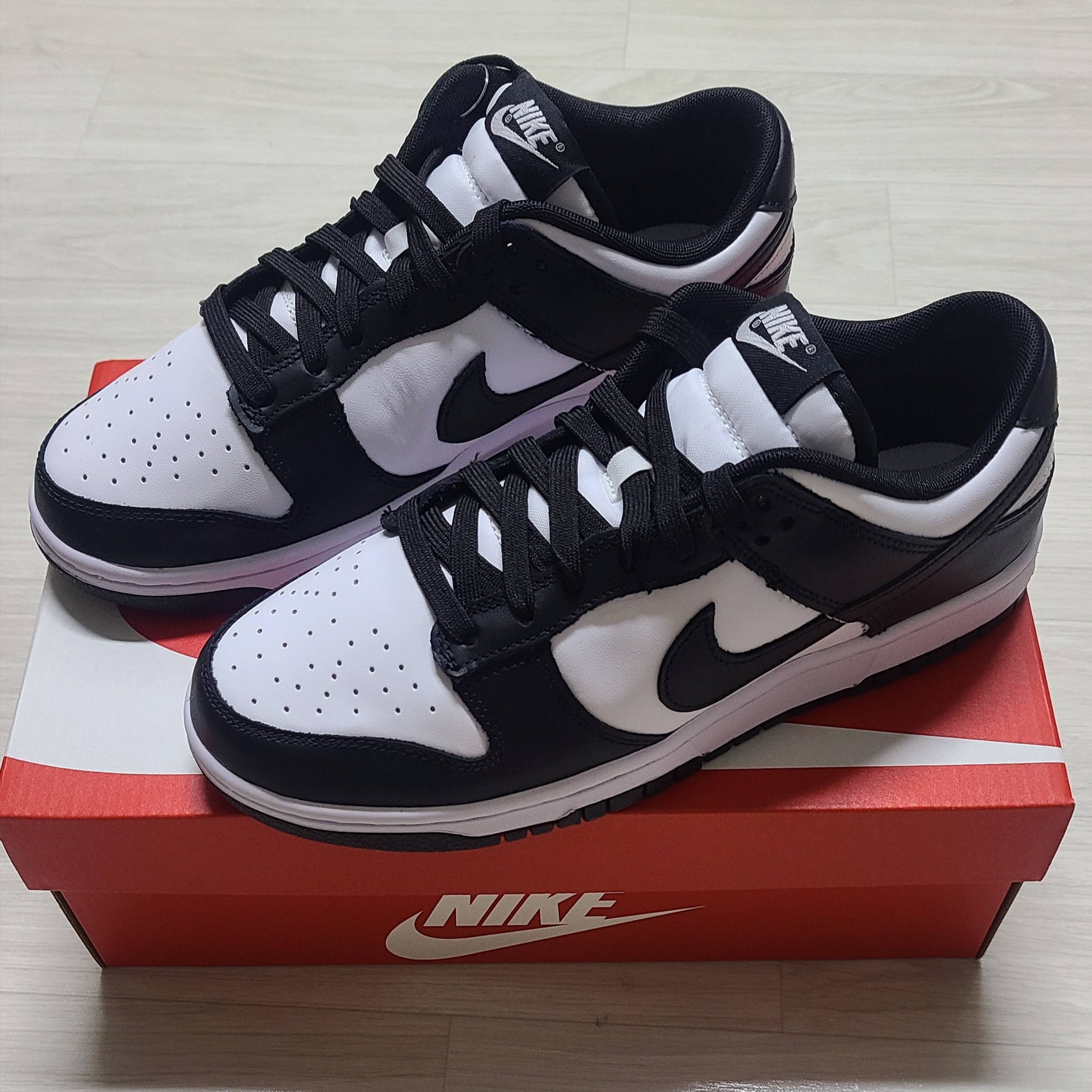 Nike Dunk Low Retro Black 착용 스타일 - 2