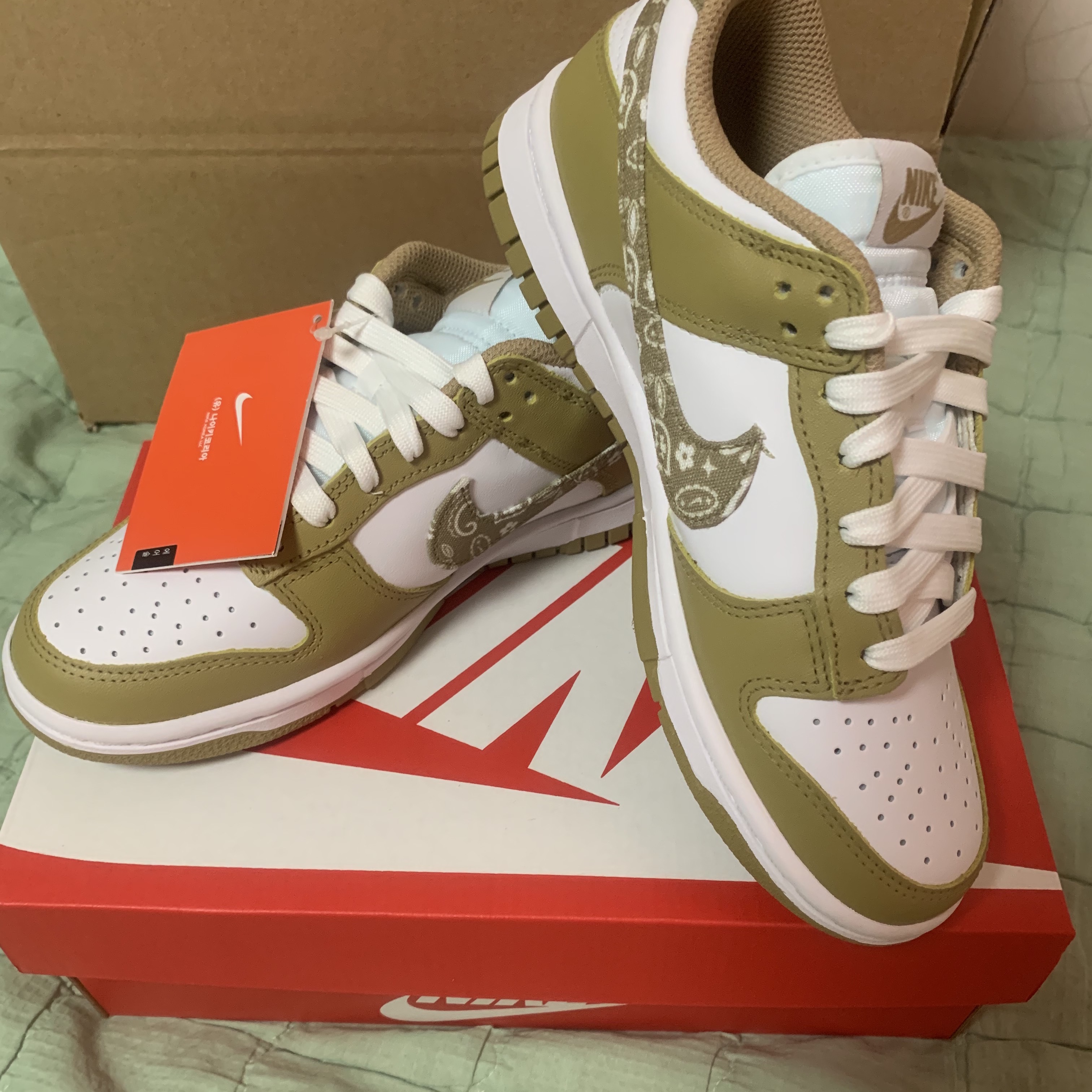 (W) Nike Dunk Low Essential Barley Paisley 착용 스타일 - 2