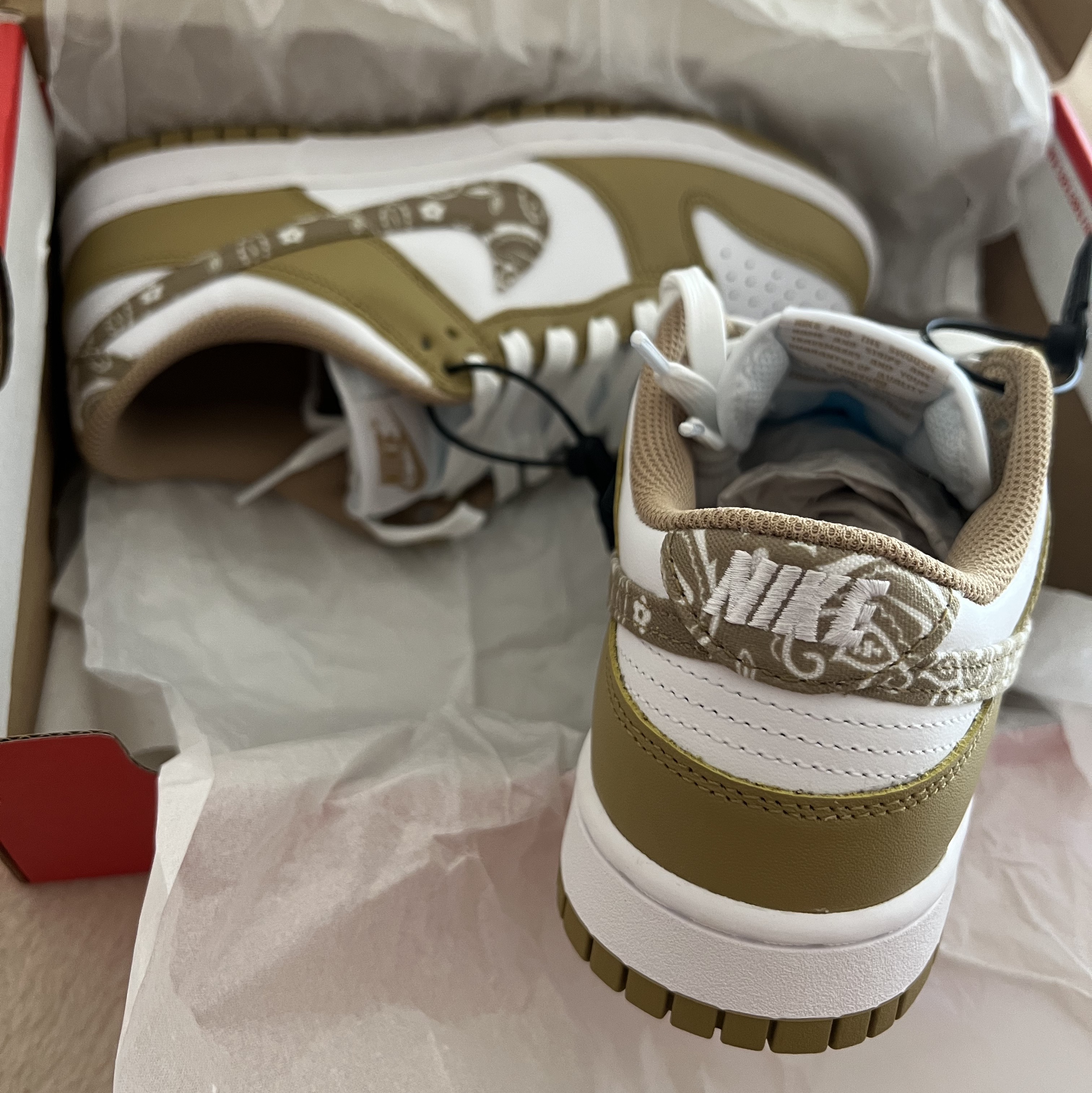 (W) Nike Dunk Low Essential Barley Paisley 착용 스타일 - 2