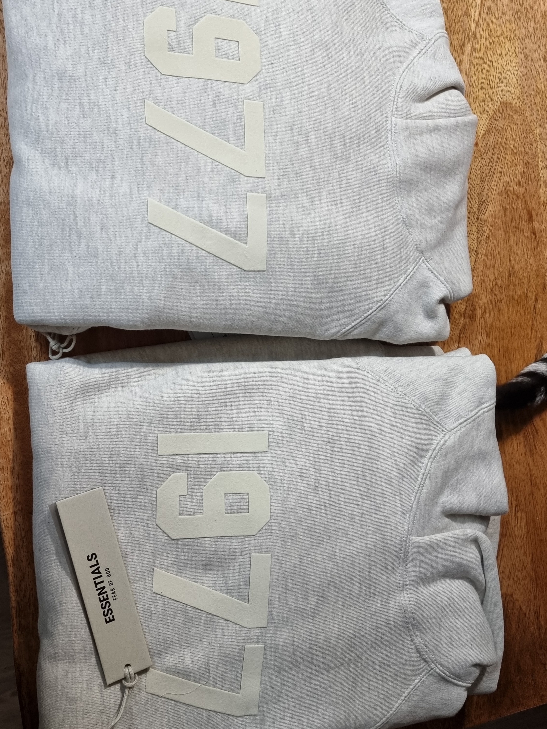Essentials 1977 Hoodie Light Oatmeal - 22SS 착용 스타일