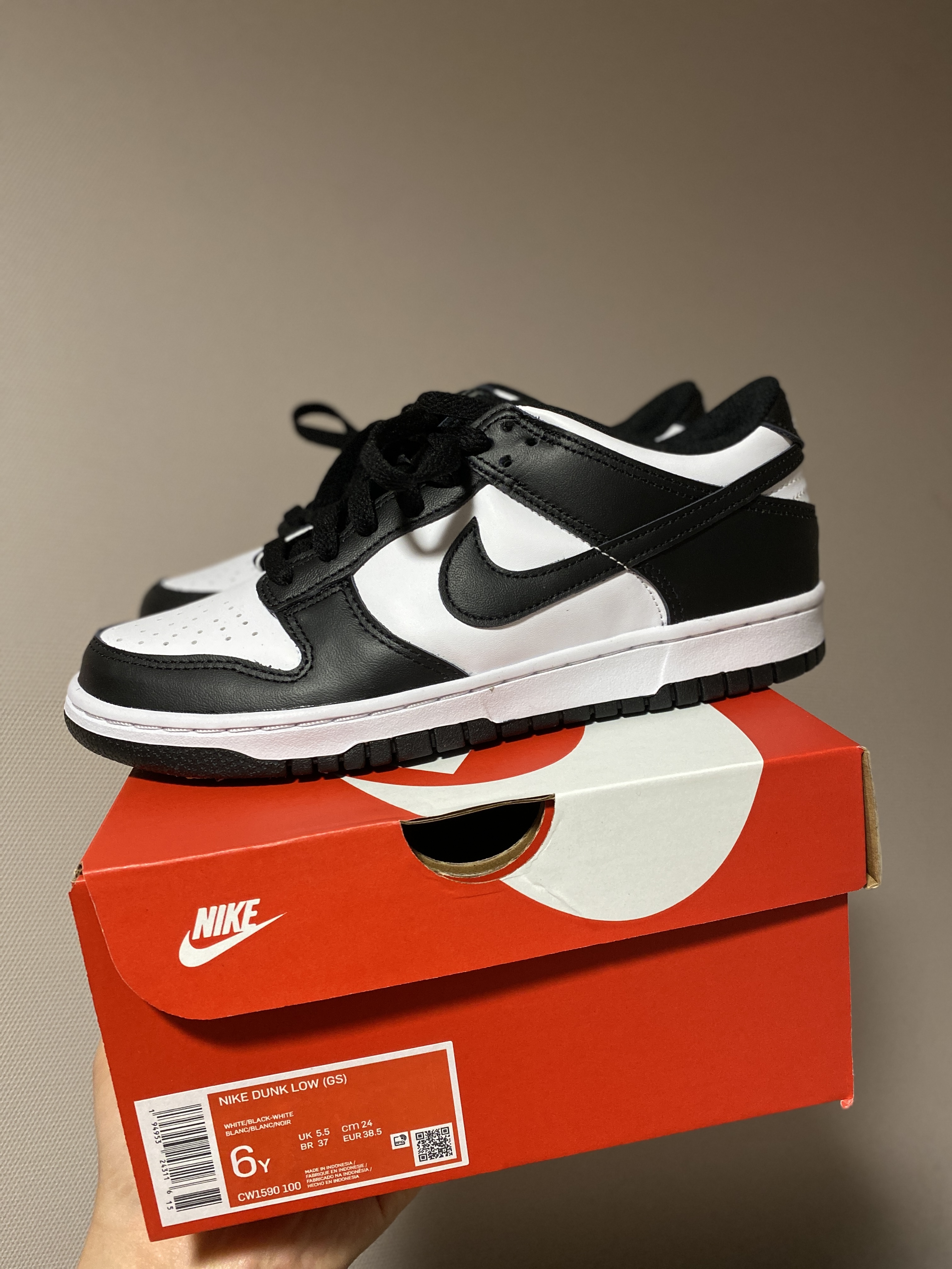 (GS) Nike Dunk Low Black 착용 스타일 - 1