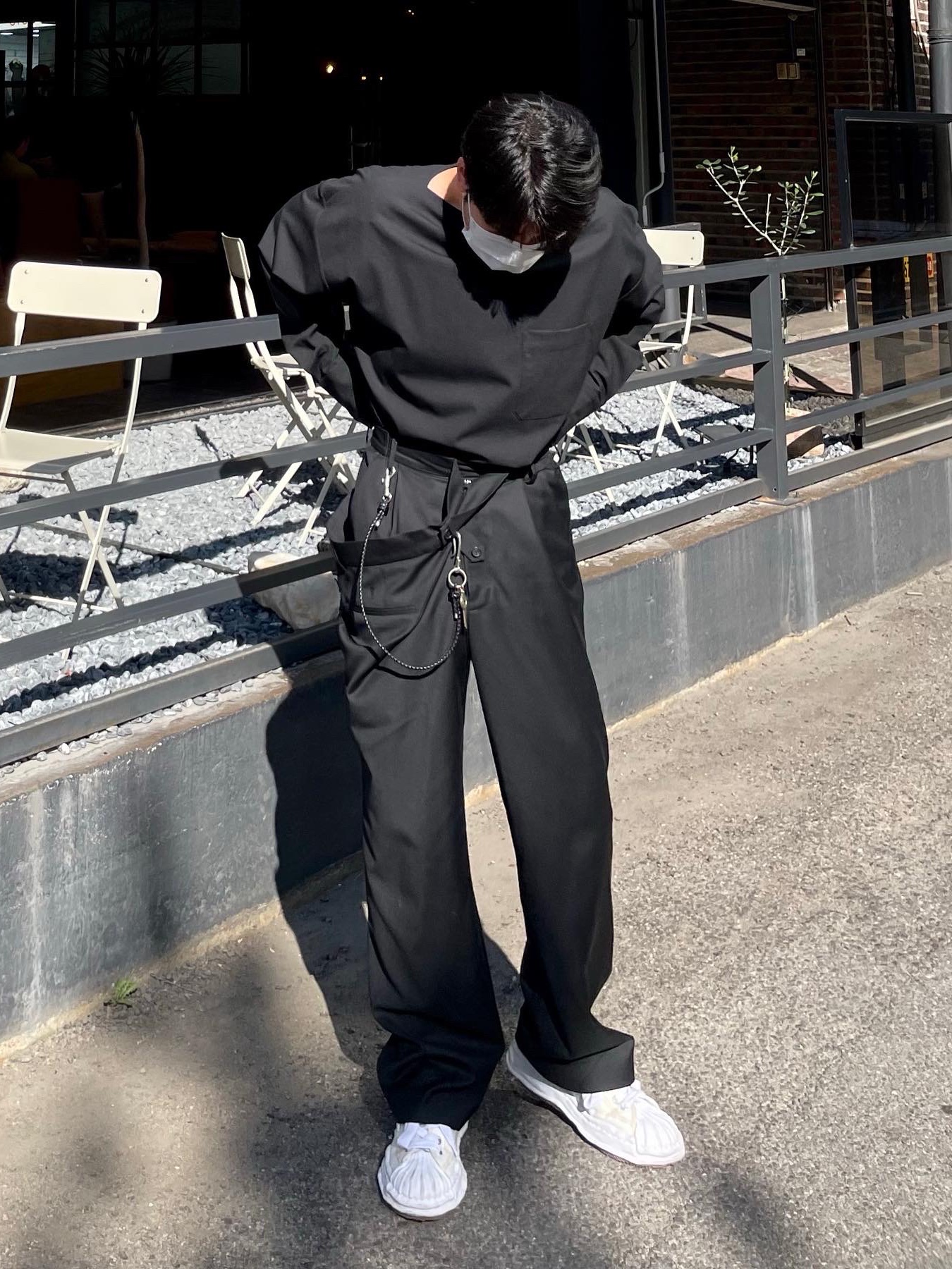 Maison Mihara Yasuhiro Blakey OG Sole Canvas Low-top Sneakers White, Yeezy Gap Hoodie Blue 착용 스타일 - 1