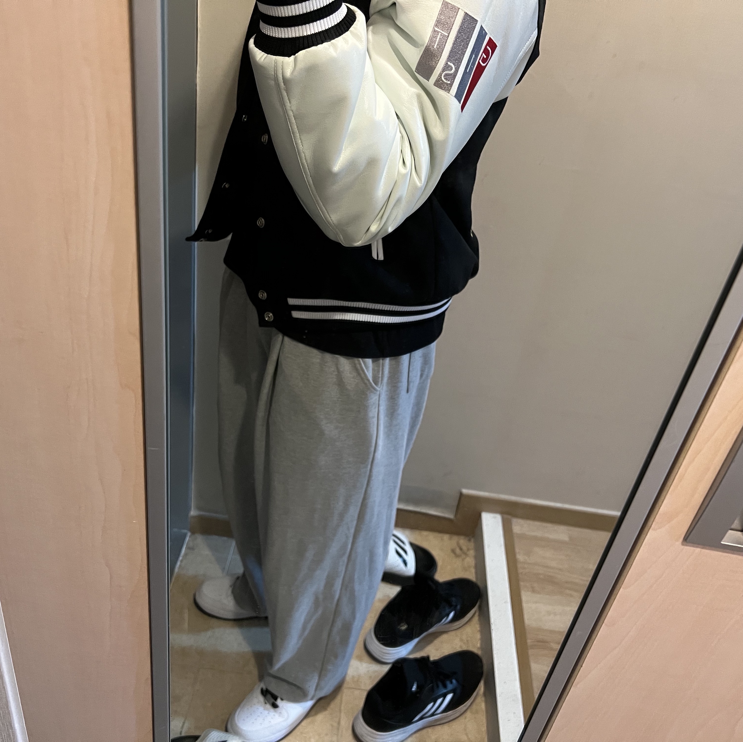 Nike Air Force 1 '07 White Black 착용 스타일