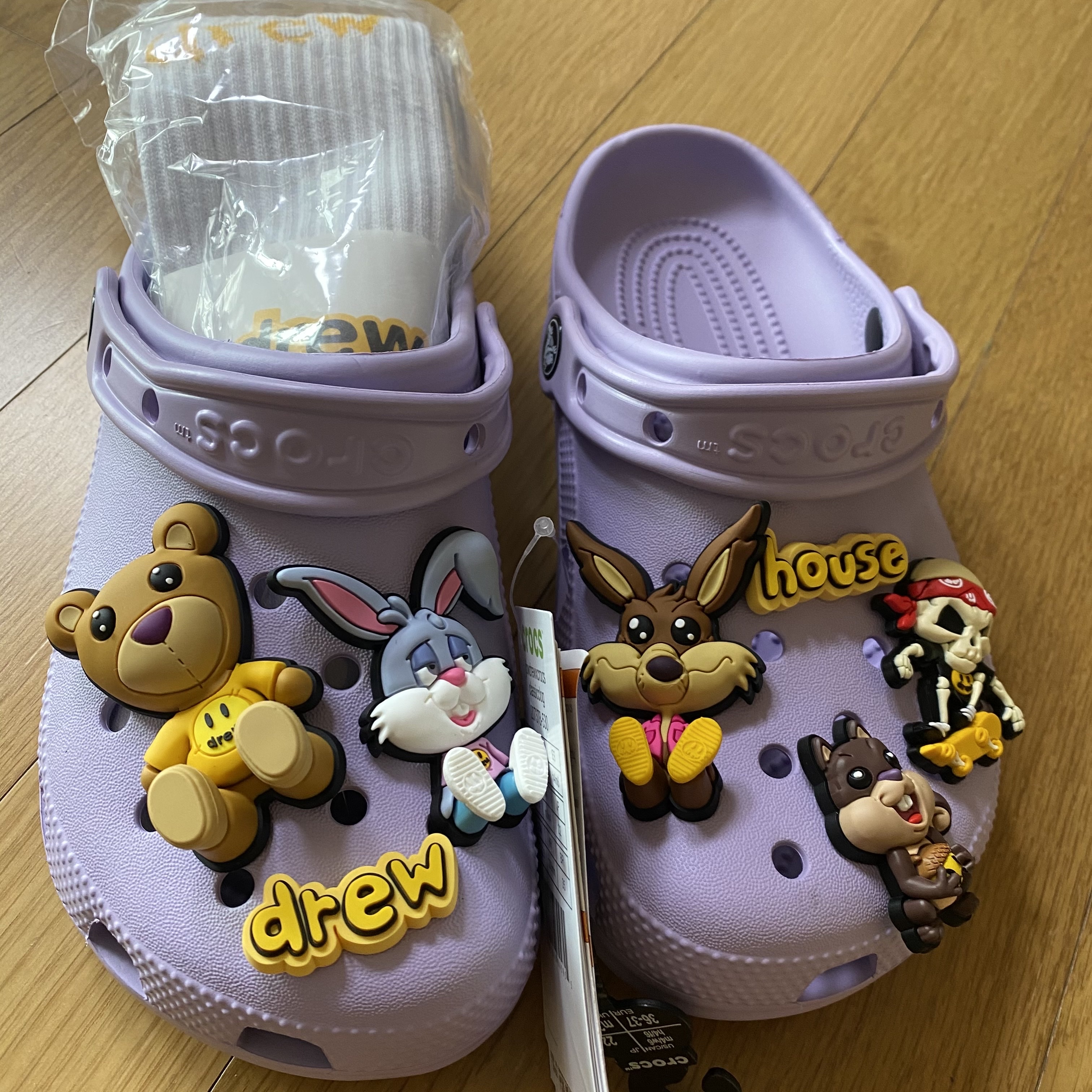 Crocs x Justin Bieber x Drew Classic Clog Lavender 착용 스타일