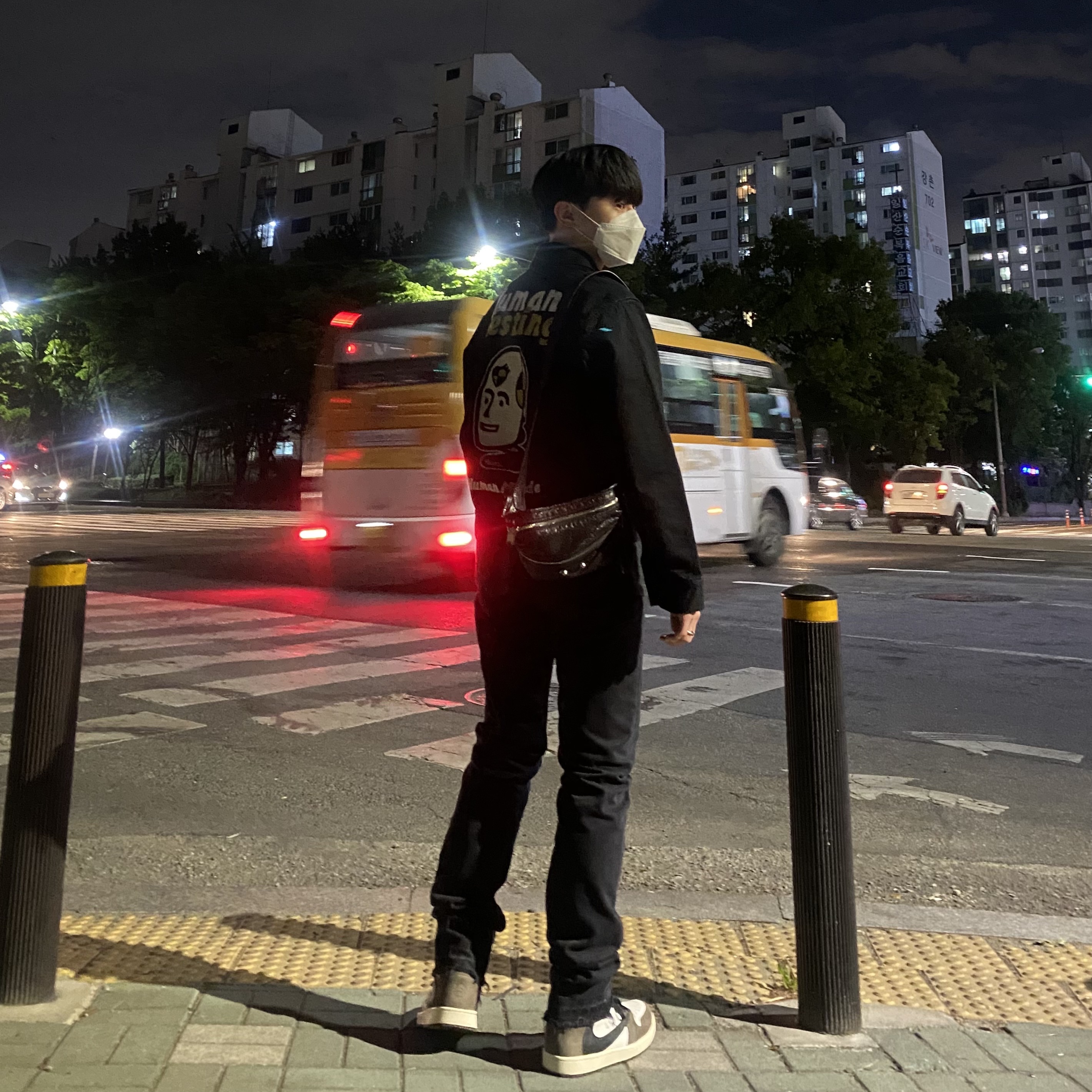 Human Made x A$AP Rocky Human Testing Denim Jacket Black, Jordan 1 x Travis Scott Retro High OG SP Mocha 착용 스타일 - 1