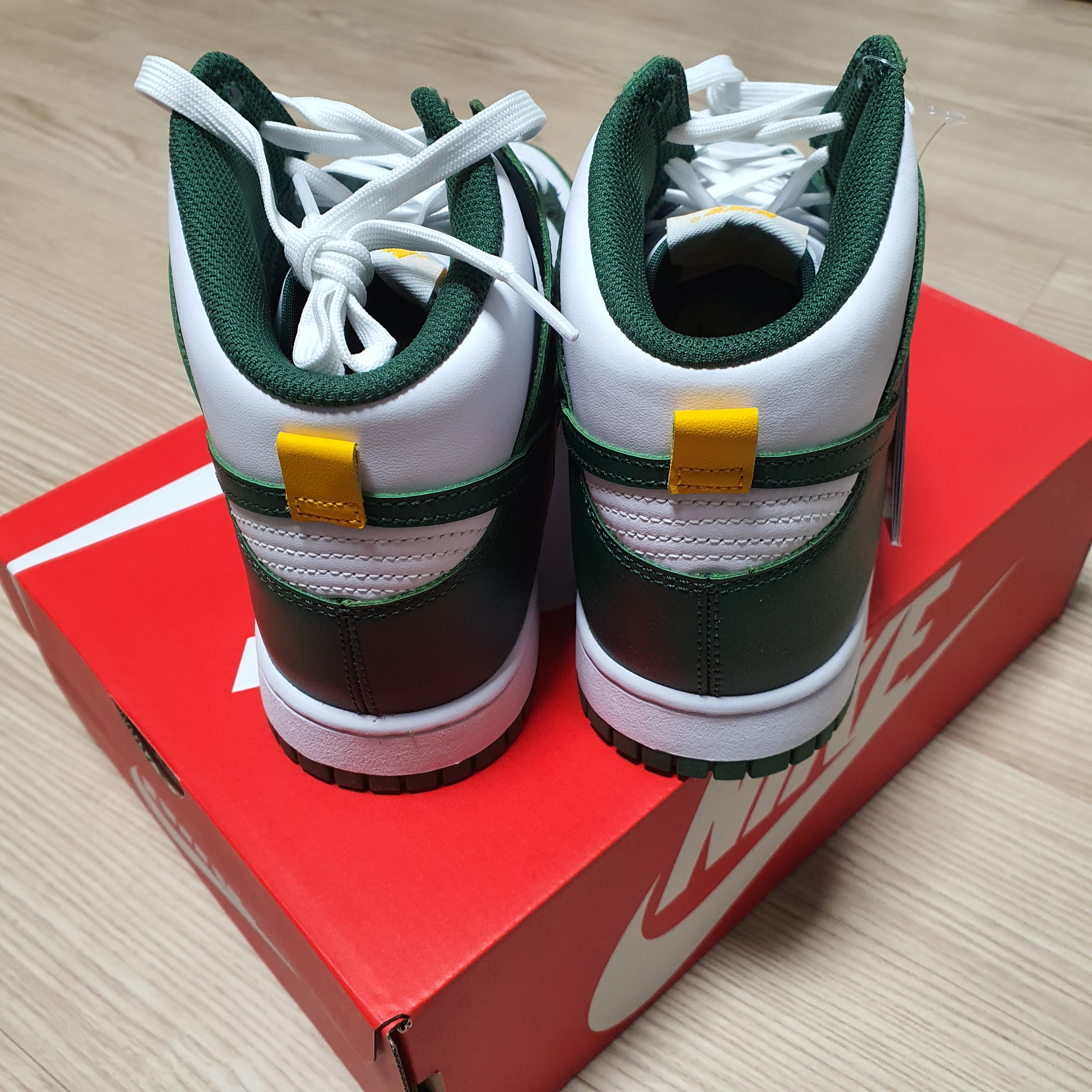 Nike Dunk High Retro Noble Green 착용 스타일 - 3