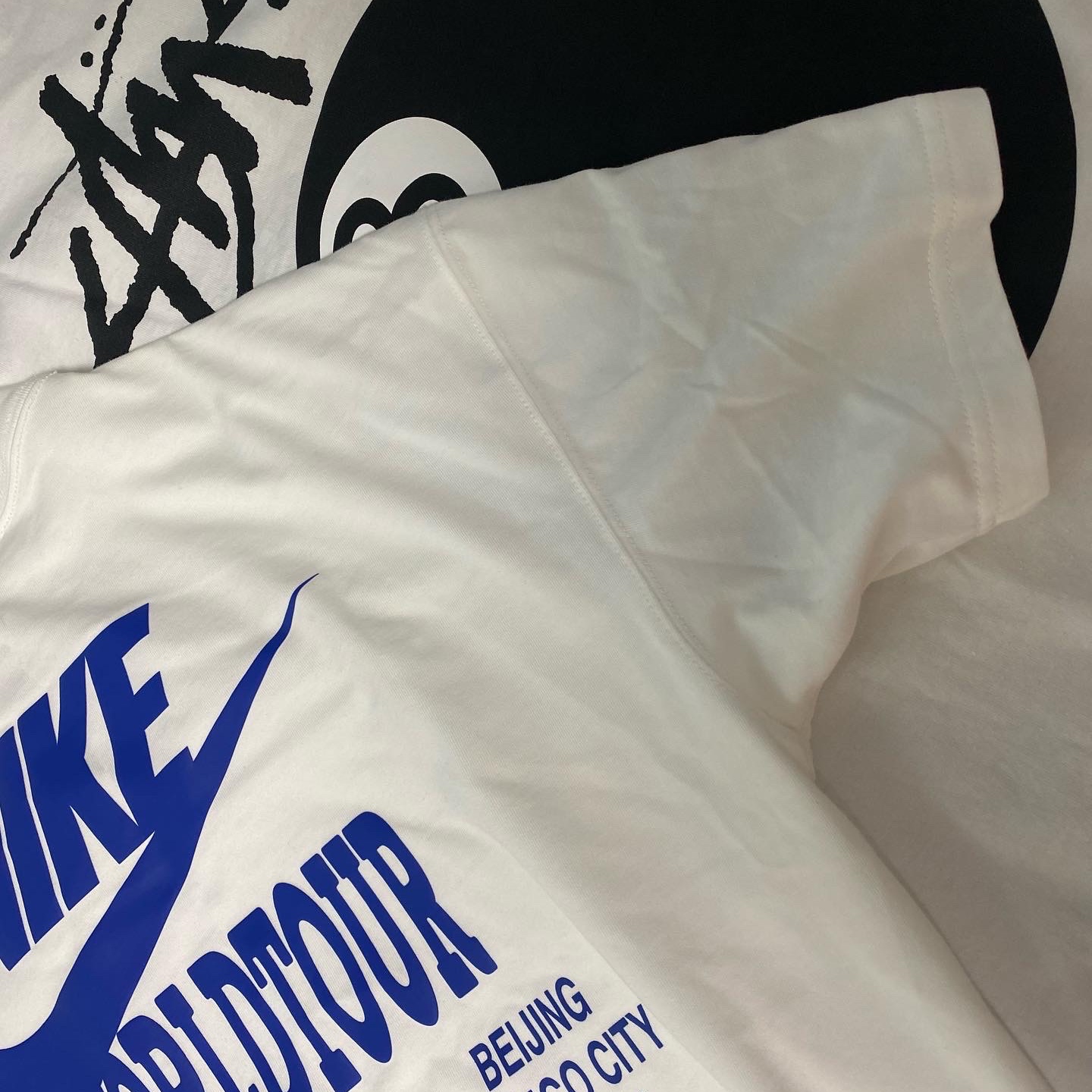 Stussy 8 Ball T-Shirt White - 22SS, Nike World Tour 2 T-Shirt White - Asia 착용 스타일