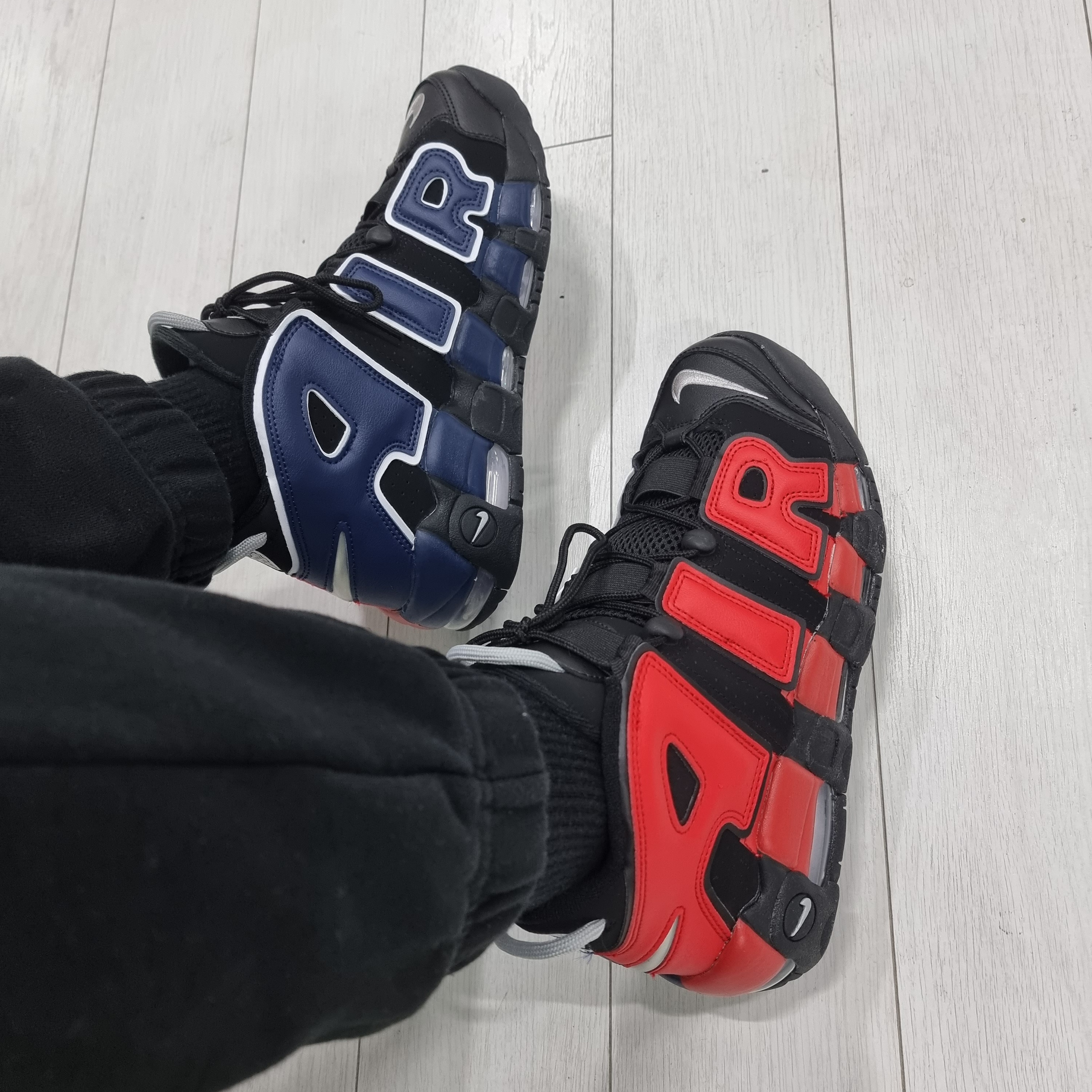Nike Air More Uptempo 96 Black University Red 착용 스타일 - 2