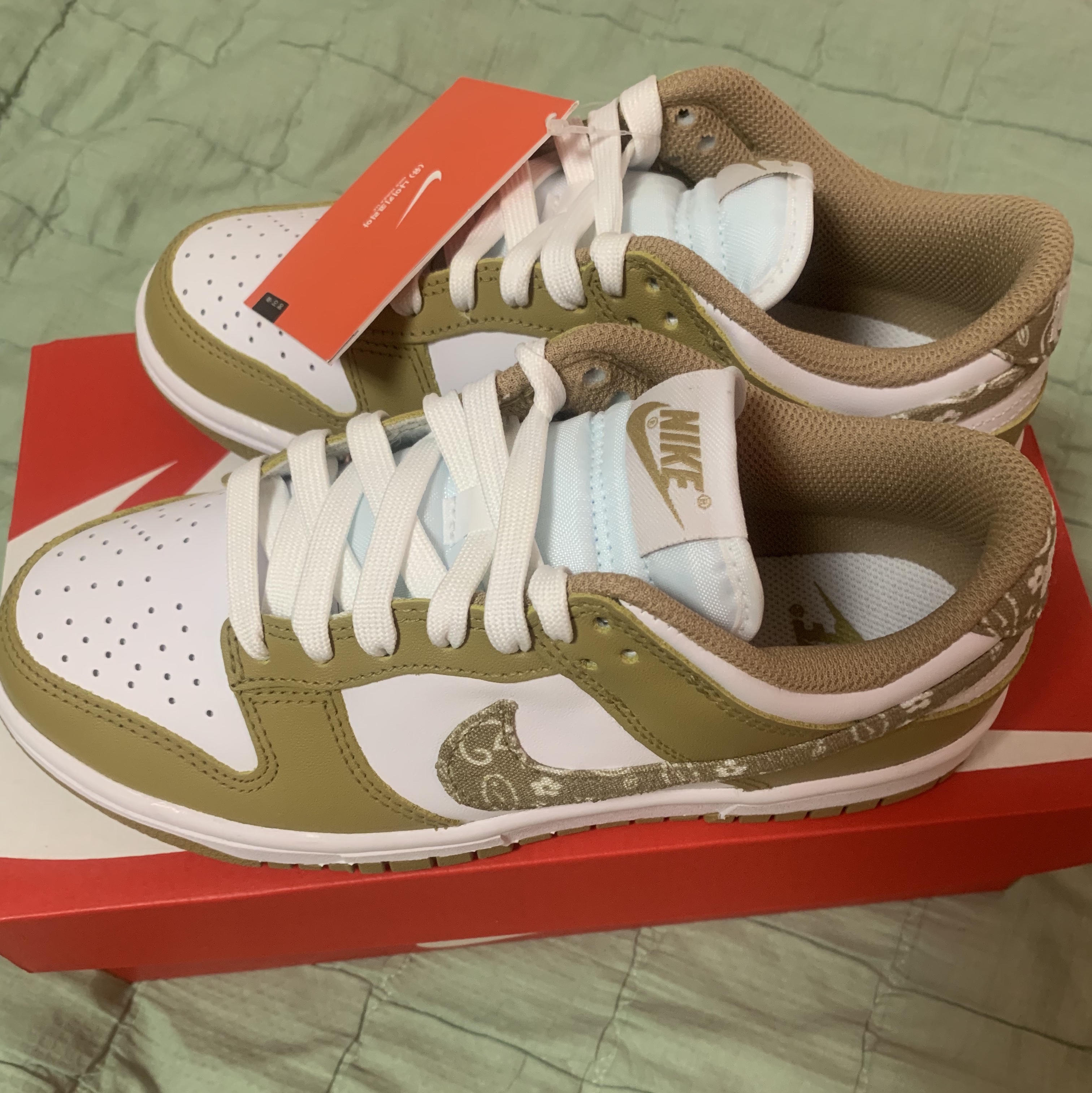 (W) Nike Dunk Low Essential Barley Paisley 착용 스타일 - 1