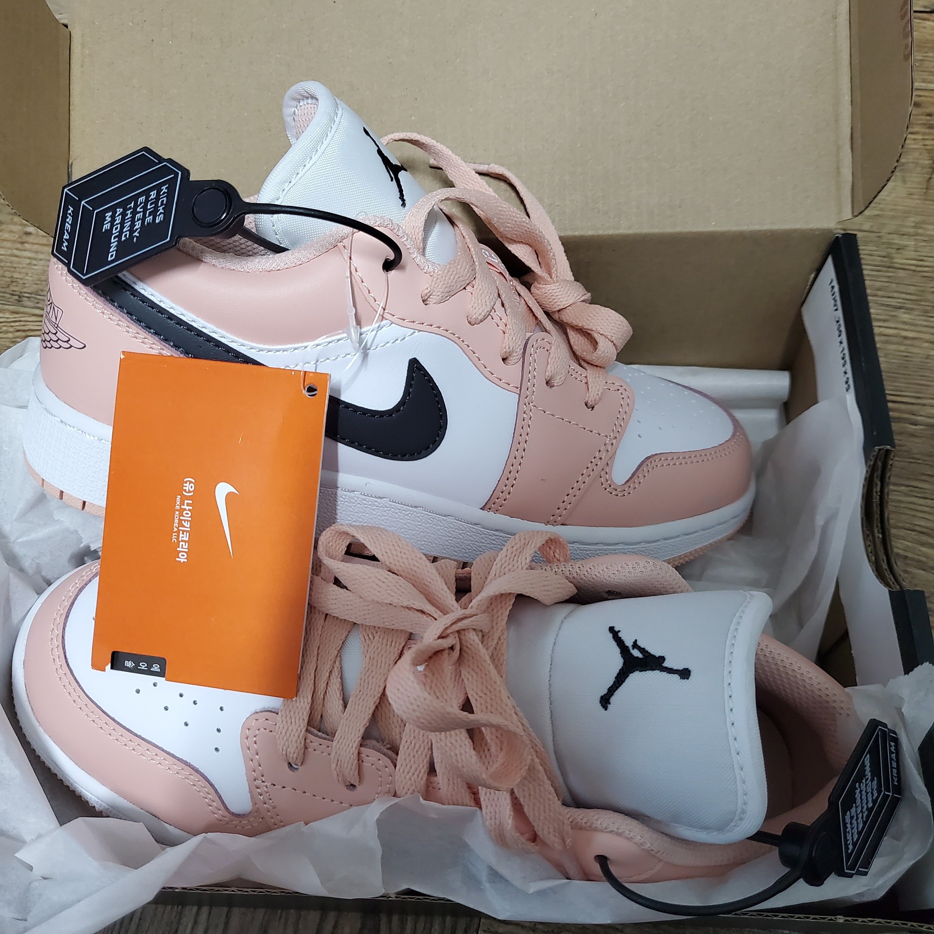 (GS) Jordan 1 Low Light Arctic Pink 착용 스타일 - 1